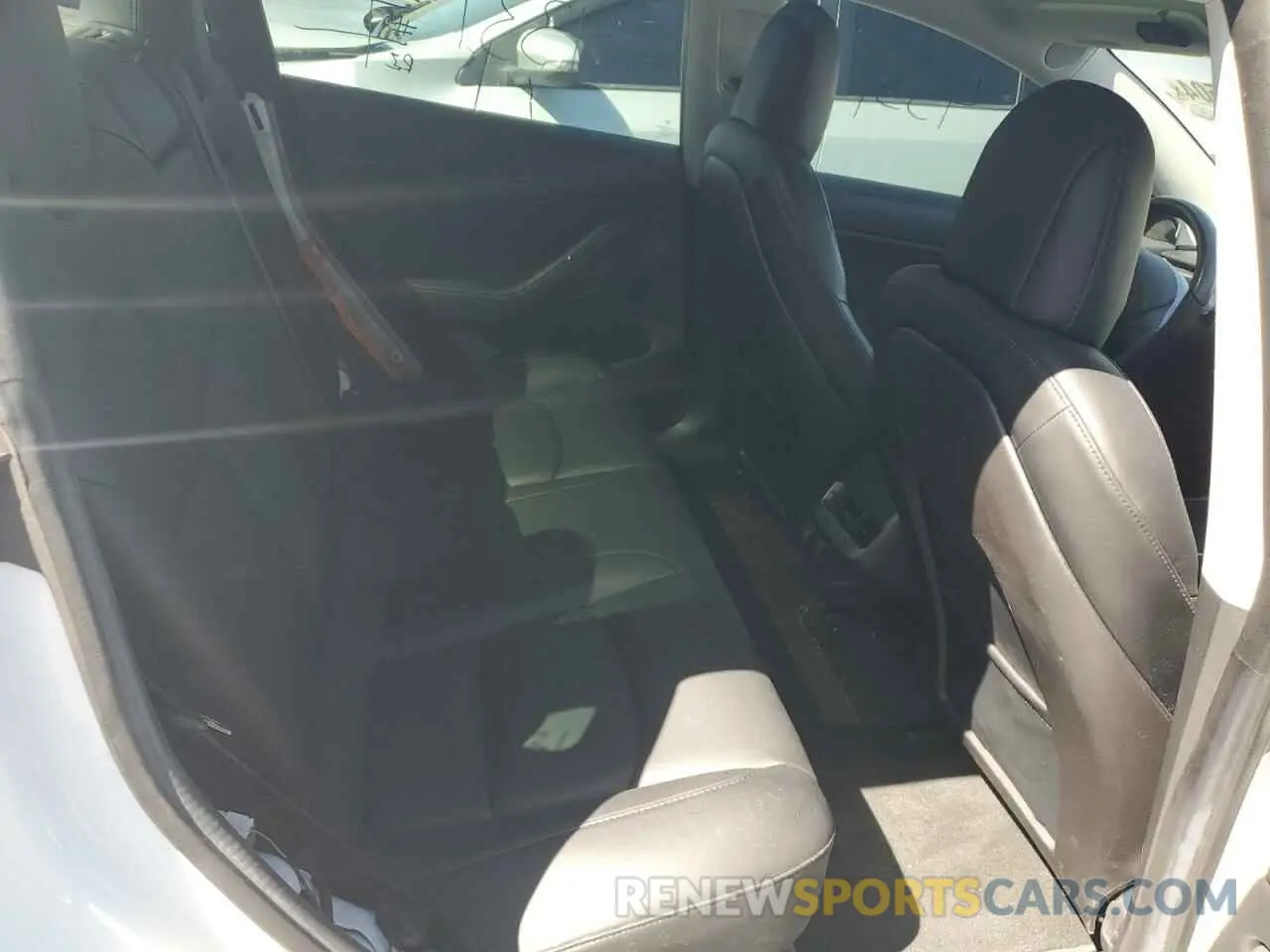 10 Photograph of a damaged car 5YJ3E1EB3KF493840 TESLA MODEL 3 2019