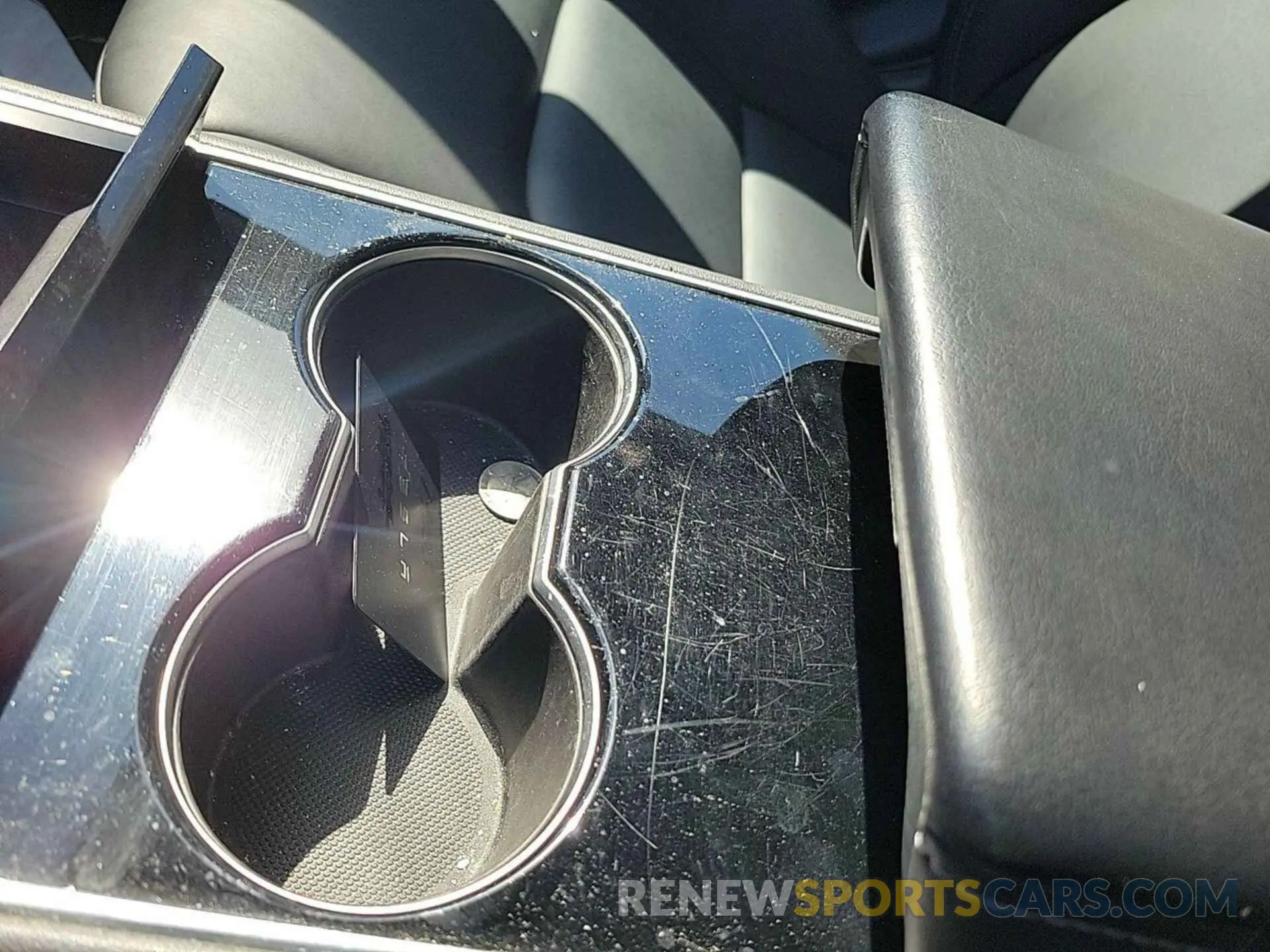 24 Photograph of a damaged car 5YJ3E1EB4KF191828 TESLA MODEL 3 2019