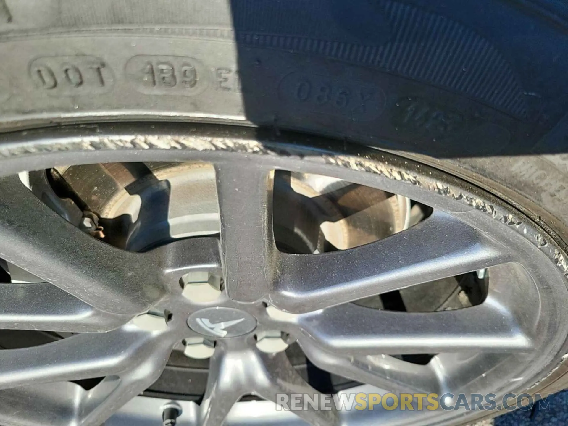 4 Photograph of a damaged car 5YJ3E1EB4KF191828 TESLA MODEL 3 2019