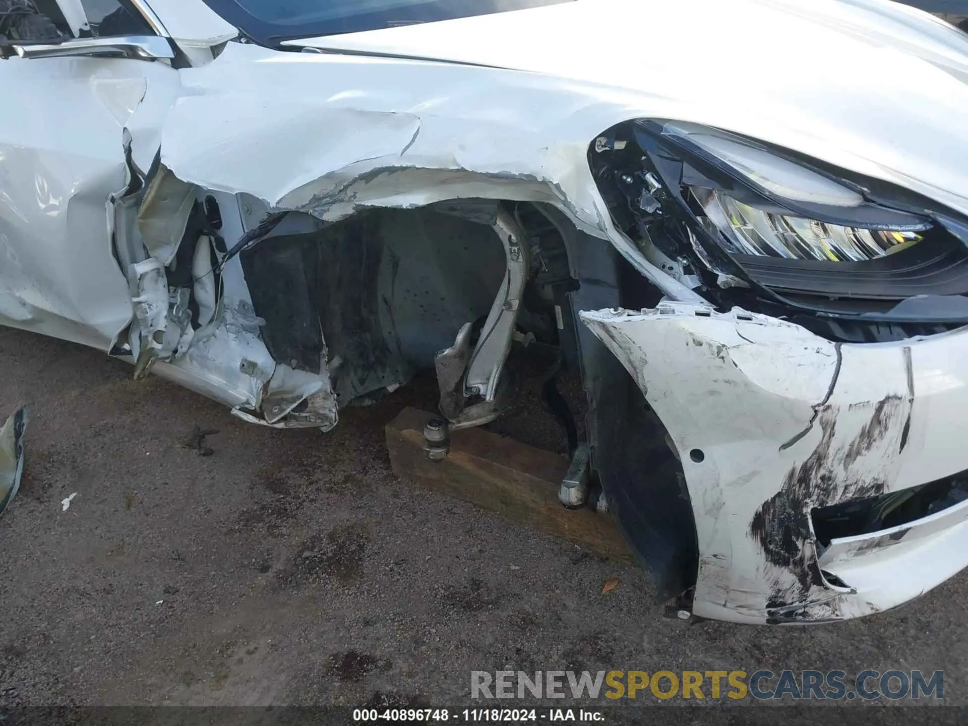 18 Photograph of a damaged car 5YJ3E1EB4KF194678 TESLA MODEL 3 2019