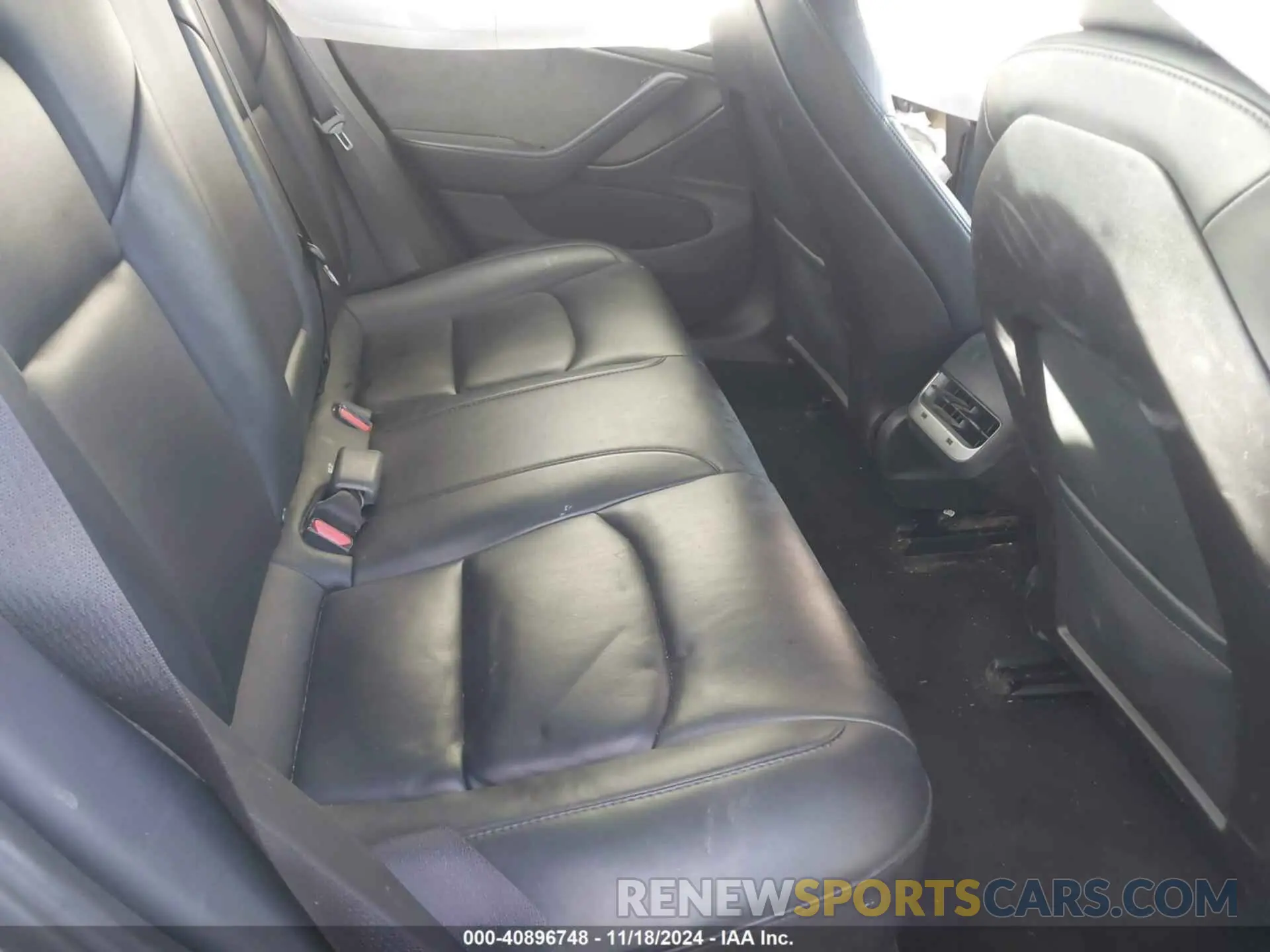 8 Photograph of a damaged car 5YJ3E1EB4KF194678 TESLA MODEL 3 2019