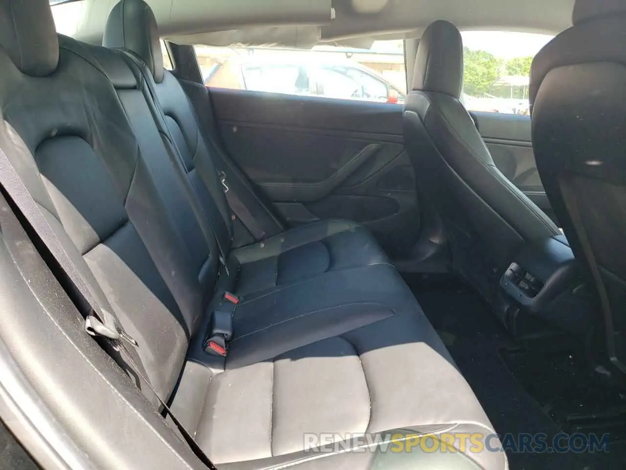 10 Photograph of a damaged car 5YJ3E1EB4KF384691 TESLA MODEL 3 2019