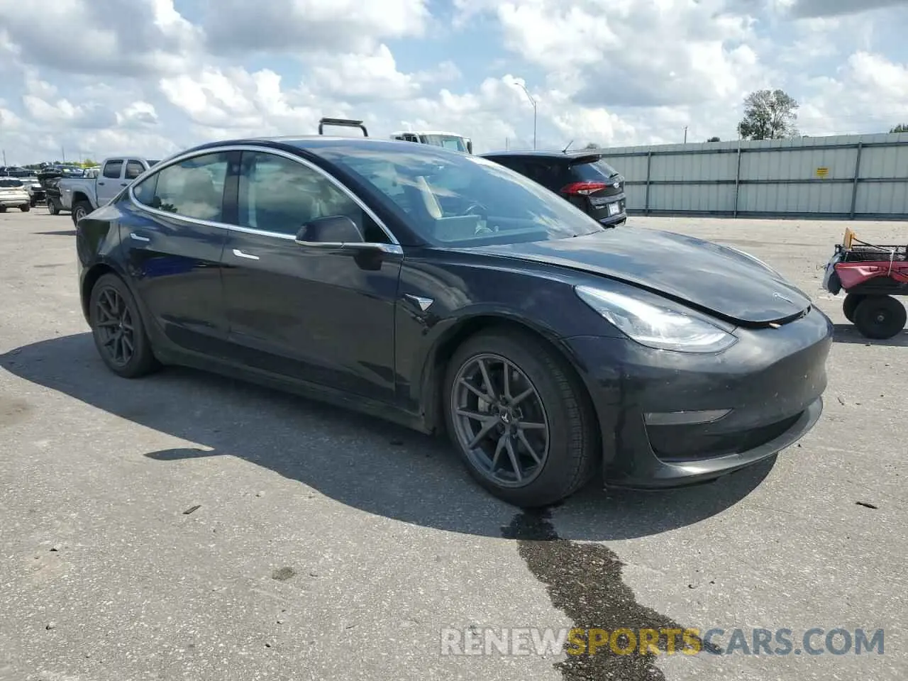 4 Photograph of a damaged car 5YJ3E1EB4KF385727 TESLA MODEL 3 2019