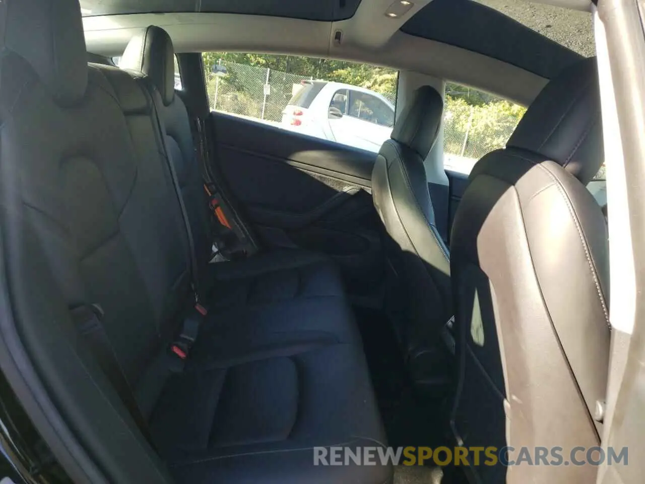 10 Photograph of a damaged car 5YJ3E1EB4KF386117 TESLA MODEL 3 2019