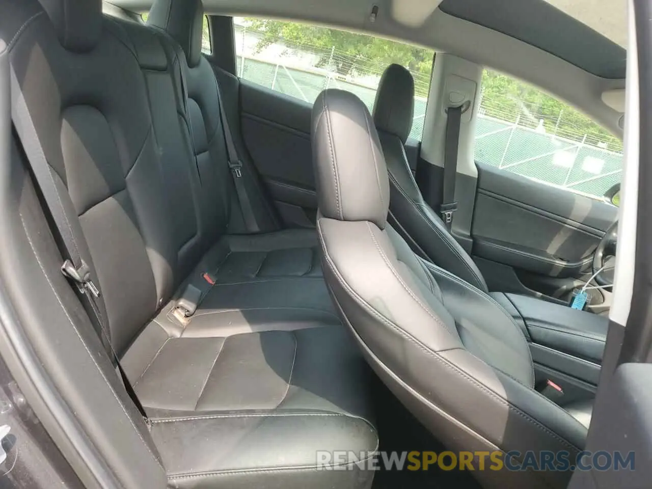 10 Photograph of a damaged car 5YJ3E1EB4KF386196 TESLA MODEL 3 2019