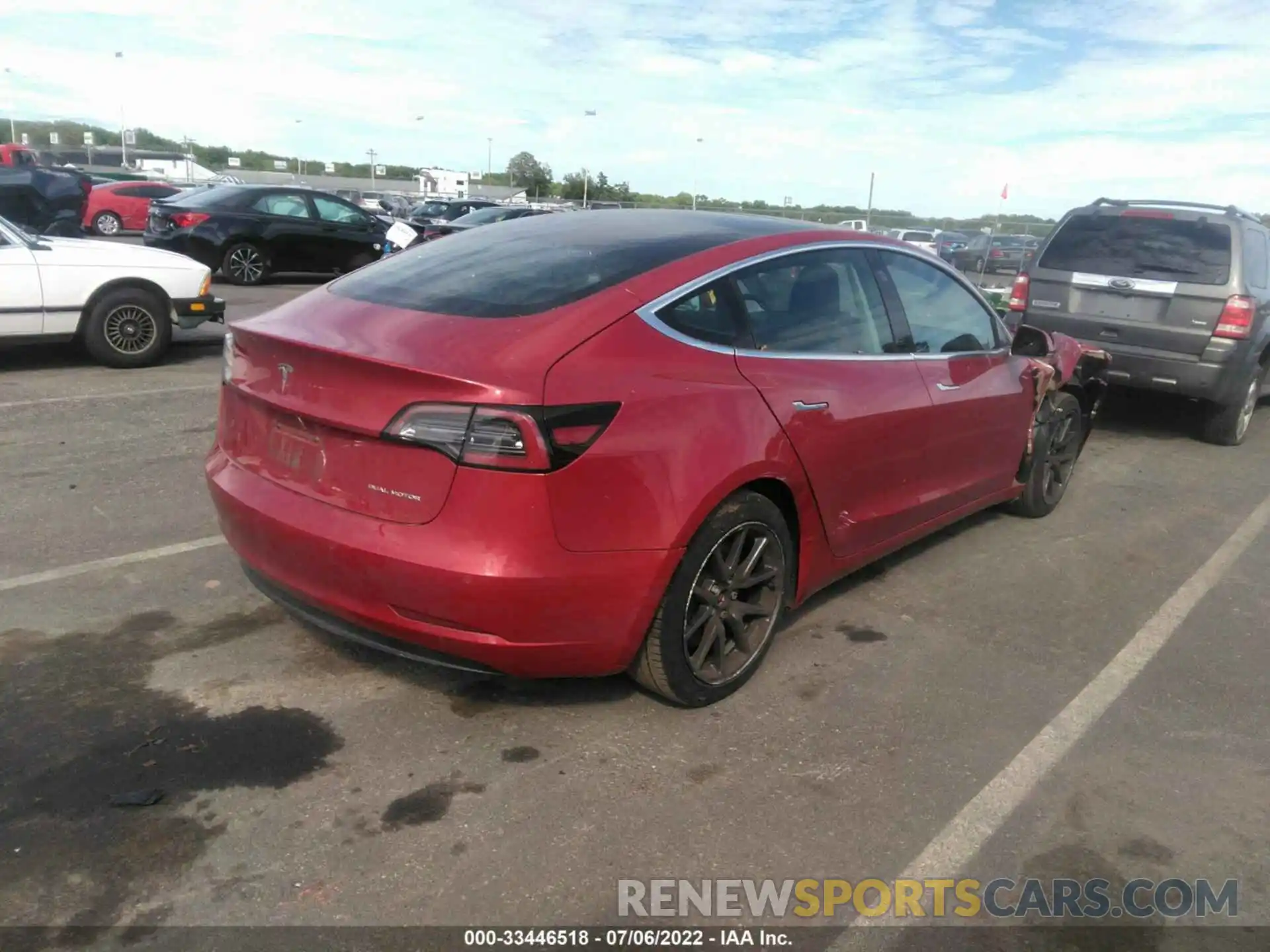 4 Photograph of a damaged car 5YJ3E1EB4KF387042 TESLA MODEL 3 2019