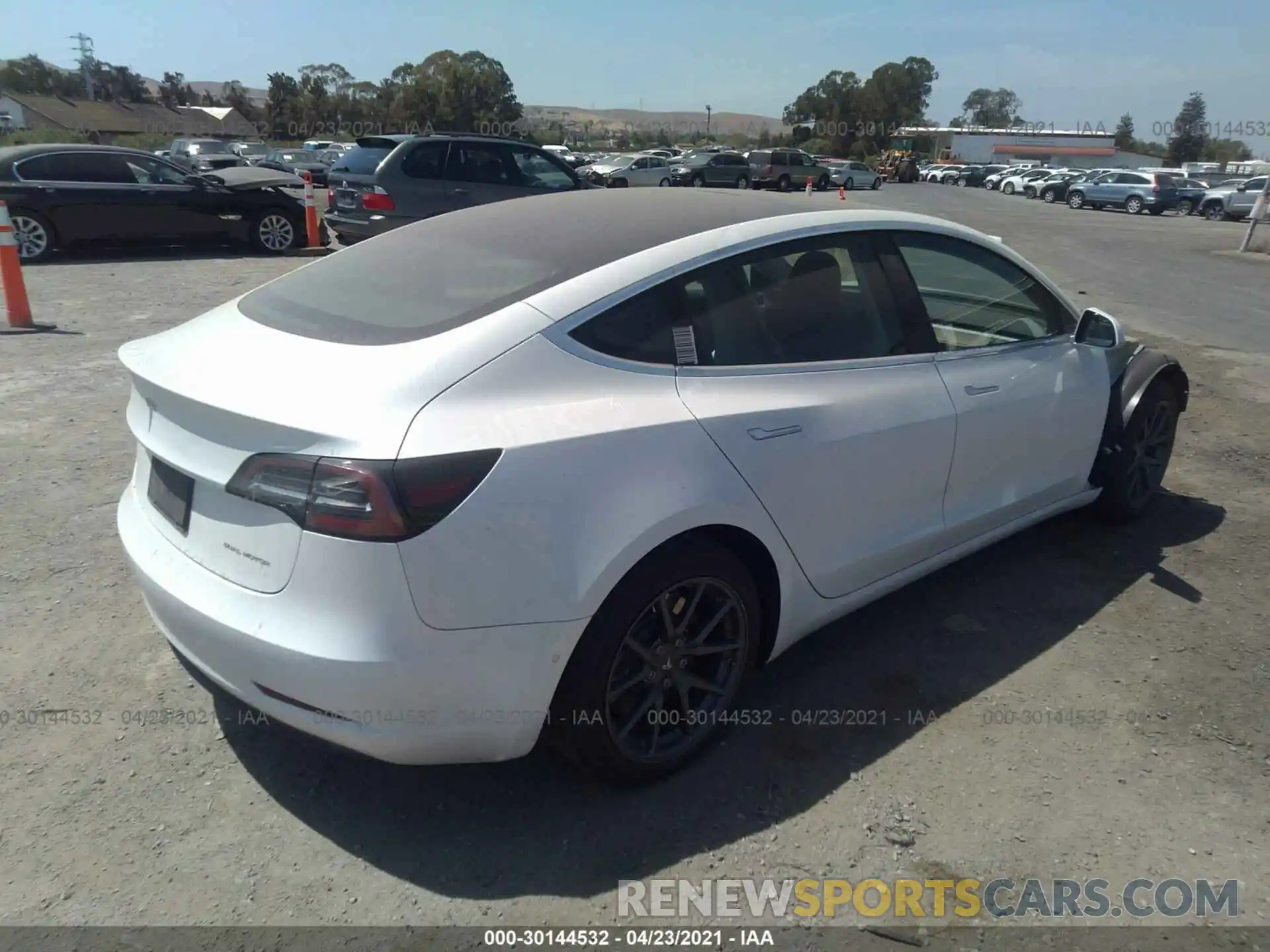 4 Photograph of a damaged car 5YJ3E1EB4KF388224 TESLA MODEL 3 2019