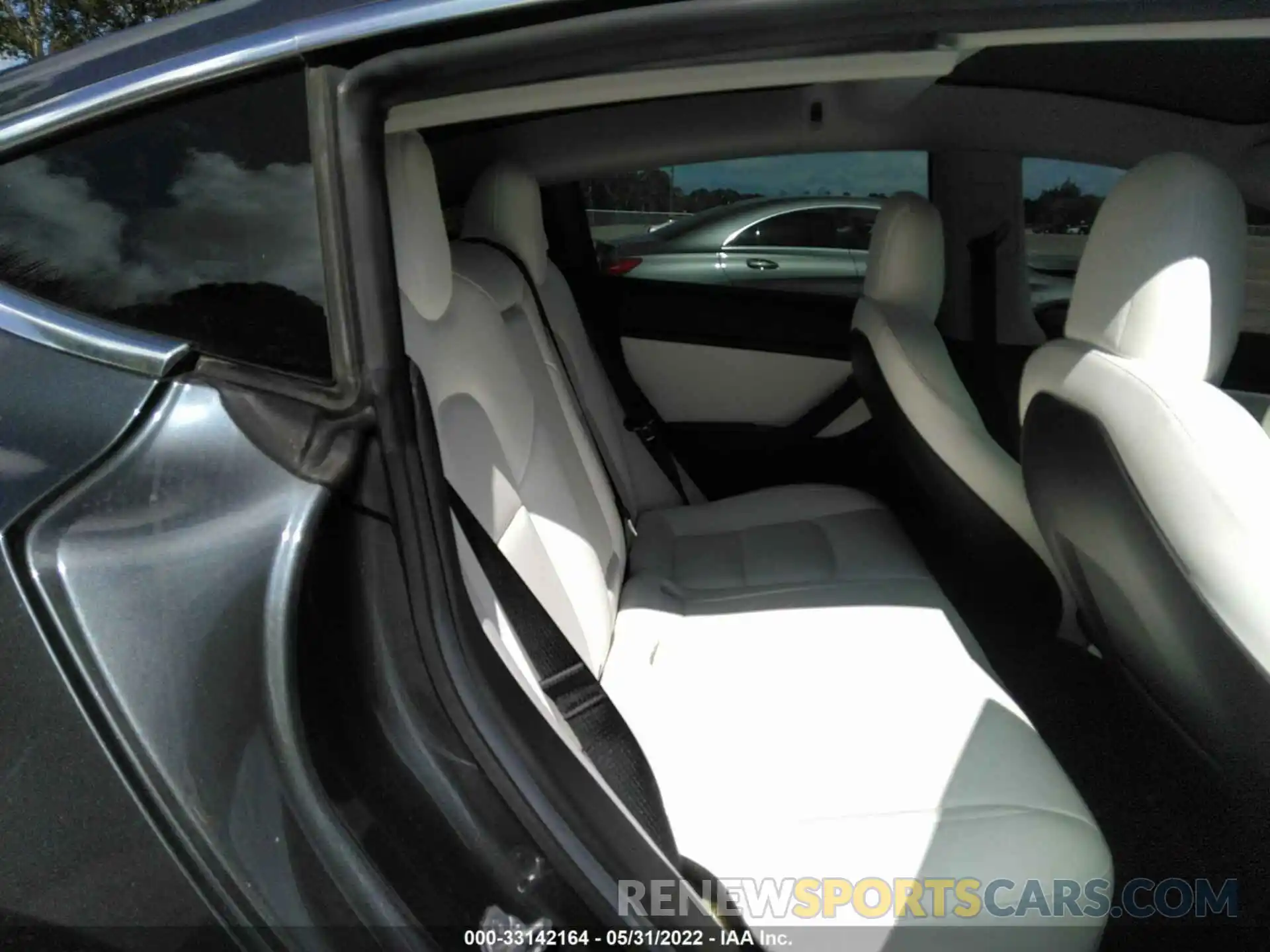 8 Photograph of a damaged car 5YJ3E1EB4KF391754 TESLA MODEL 3 2019