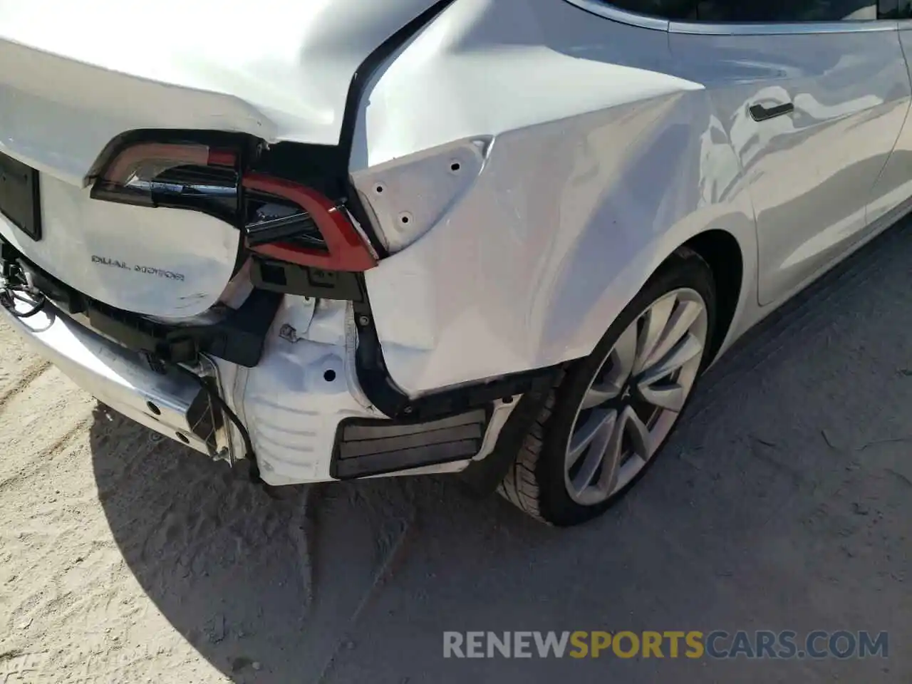 9 Photograph of a damaged car 5YJ3E1EB4KF392516 TESLA MODEL 3 2019