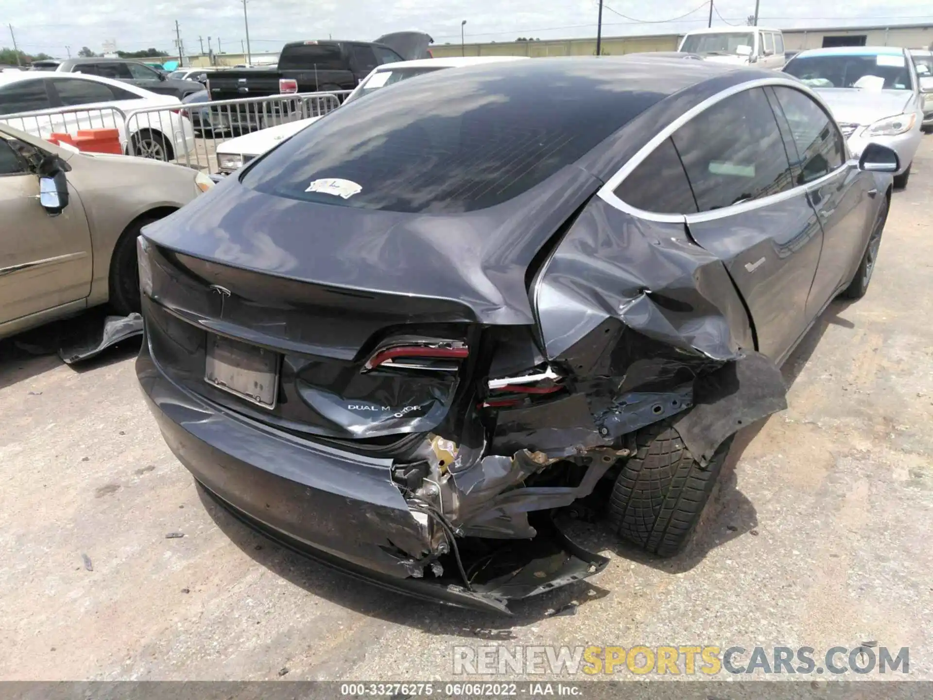 4 Photograph of a damaged car 5YJ3E1EB5KF192423 TESLA MODEL 3 2019