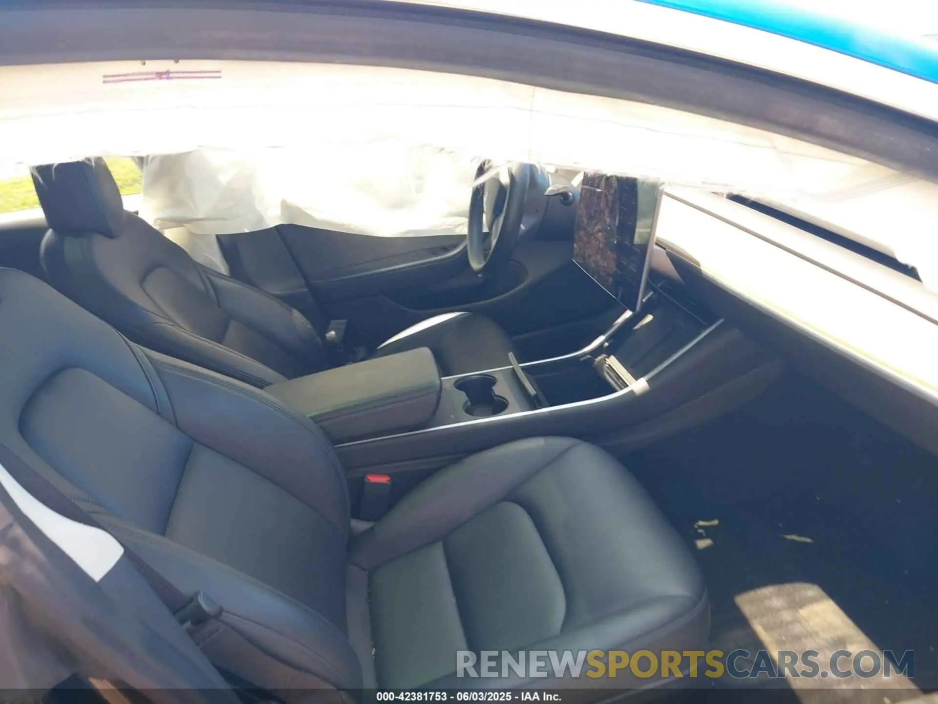 5 Photograph of a damaged car 5YJ3E1EB5KF208748 TESLA MODEL 3 2019