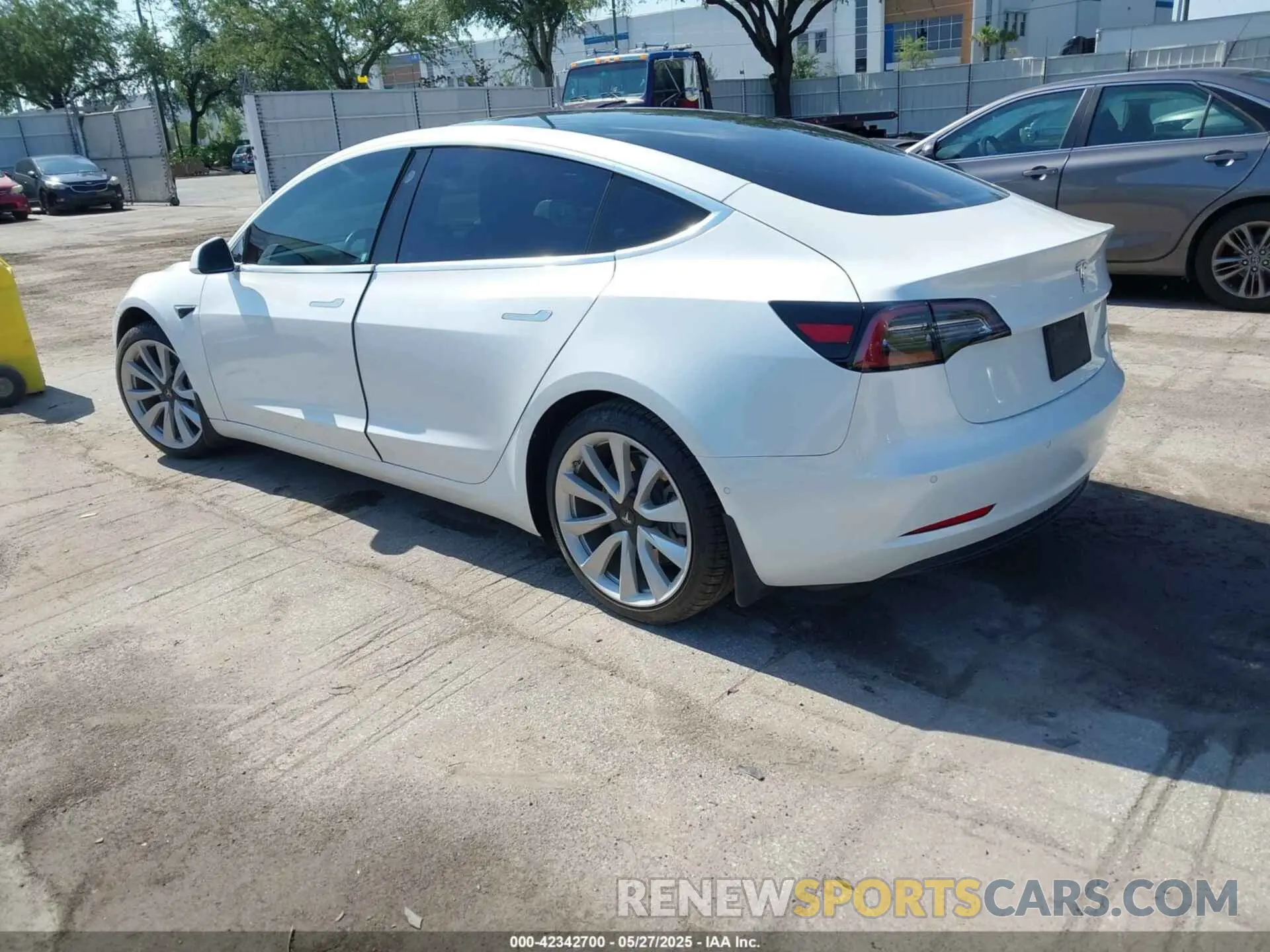 3 Photograph of a damaged car 5YJ3E1EB5KF365132 TESLA MODEL 3 2019