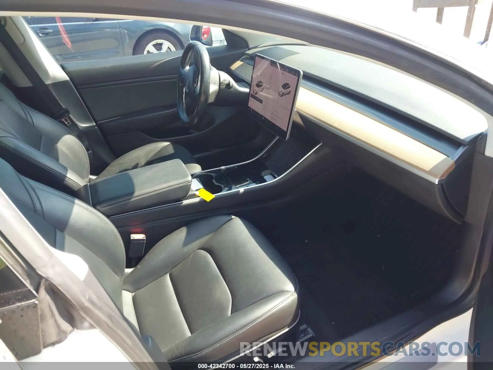 5 Photograph of a damaged car 5YJ3E1EB5KF365132 TESLA MODEL 3 2019