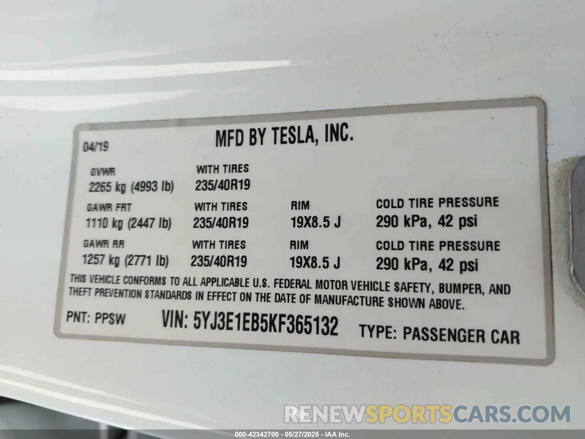9 Photograph of a damaged car 5YJ3E1EB5KF365132 TESLA MODEL 3 2019