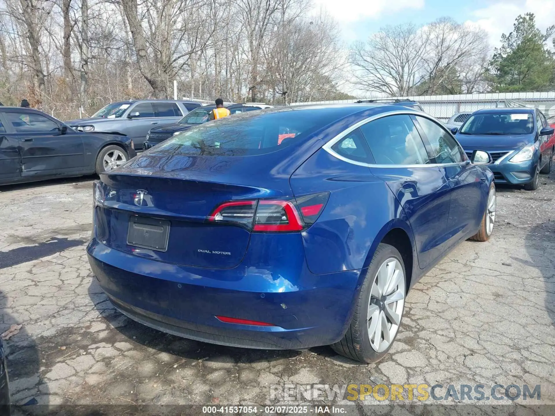 4 Photograph of a damaged car 5YJ3E1EB5KF365471 TESLA MODEL 3 2019