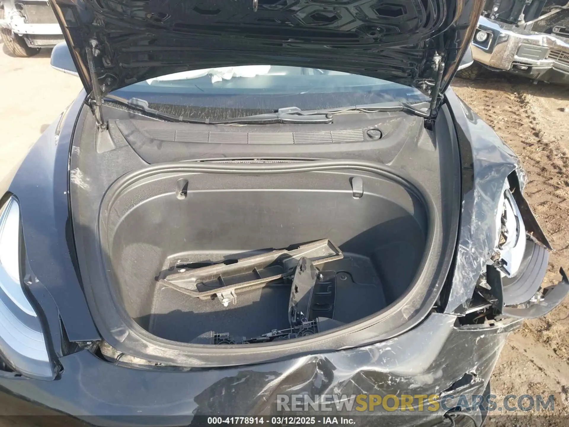 10 Photograph of a damaged car 5YJ3E1EB5KF414748 TESLA MODEL 3 2019