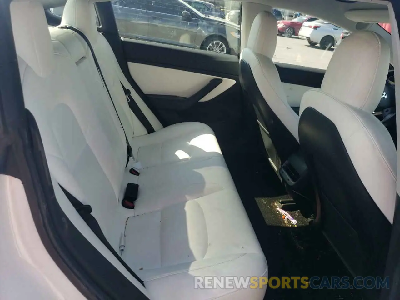 10 Photograph of a damaged car 5YJ3E1EB5KF421554 TESLA MODEL 3 2019