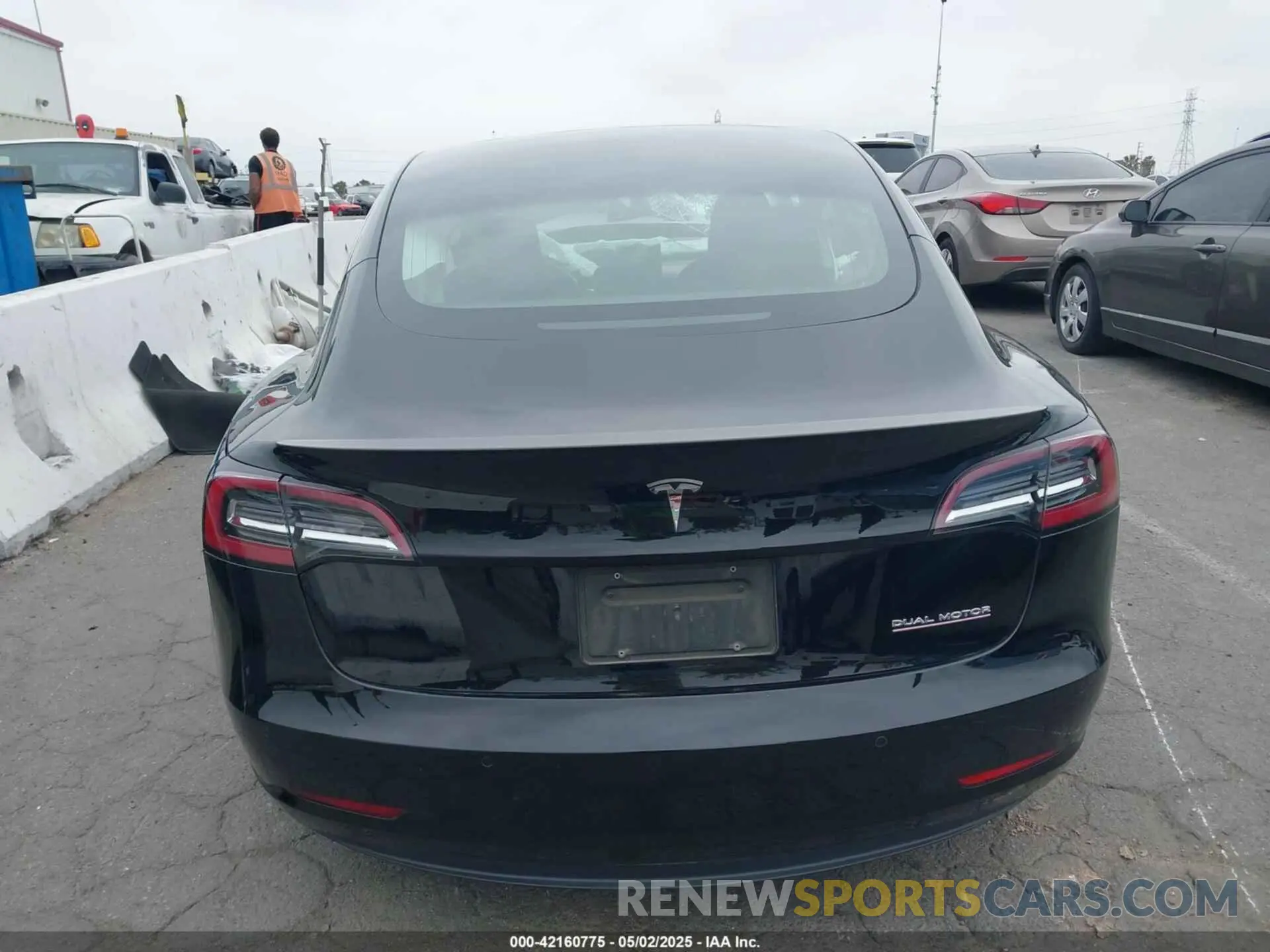 16 Photograph of a damaged car 5YJ3E1EB5KF434613 TESLA MODEL 3 2019