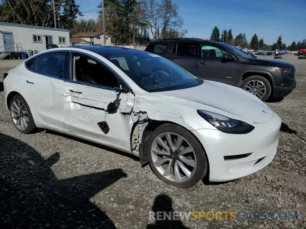 4 Photograph of a damaged car 5YJ3E1EB5KF512811 TESLA MODEL 3 2019