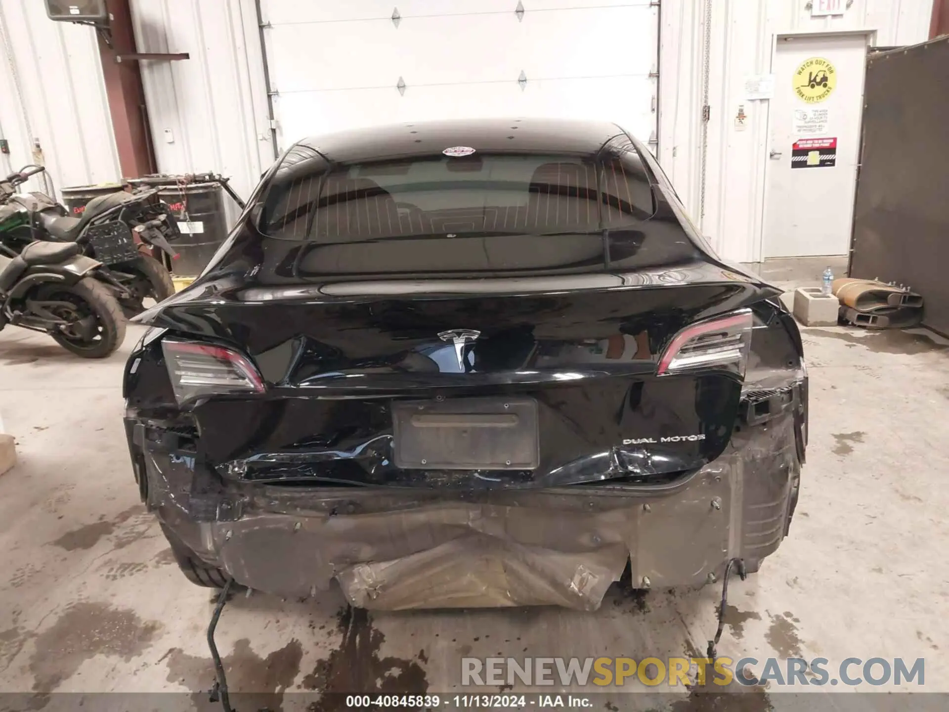 17 Photograph of a damaged car 5YJ3E1EB6KF384952 TESLA MODEL 3 2019
