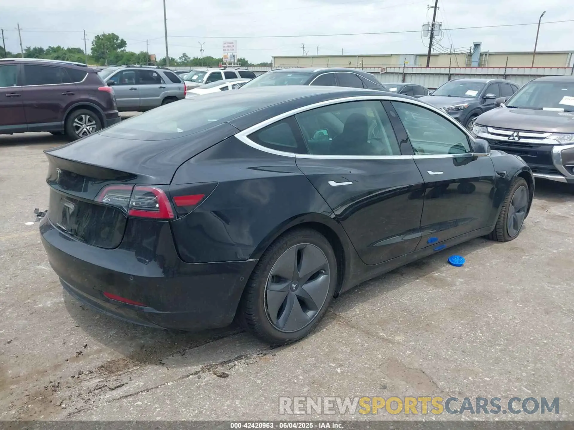 4 Photograph of a damaged car 5YJ3E1EB6KF385342 TESLA MODEL 3 2019