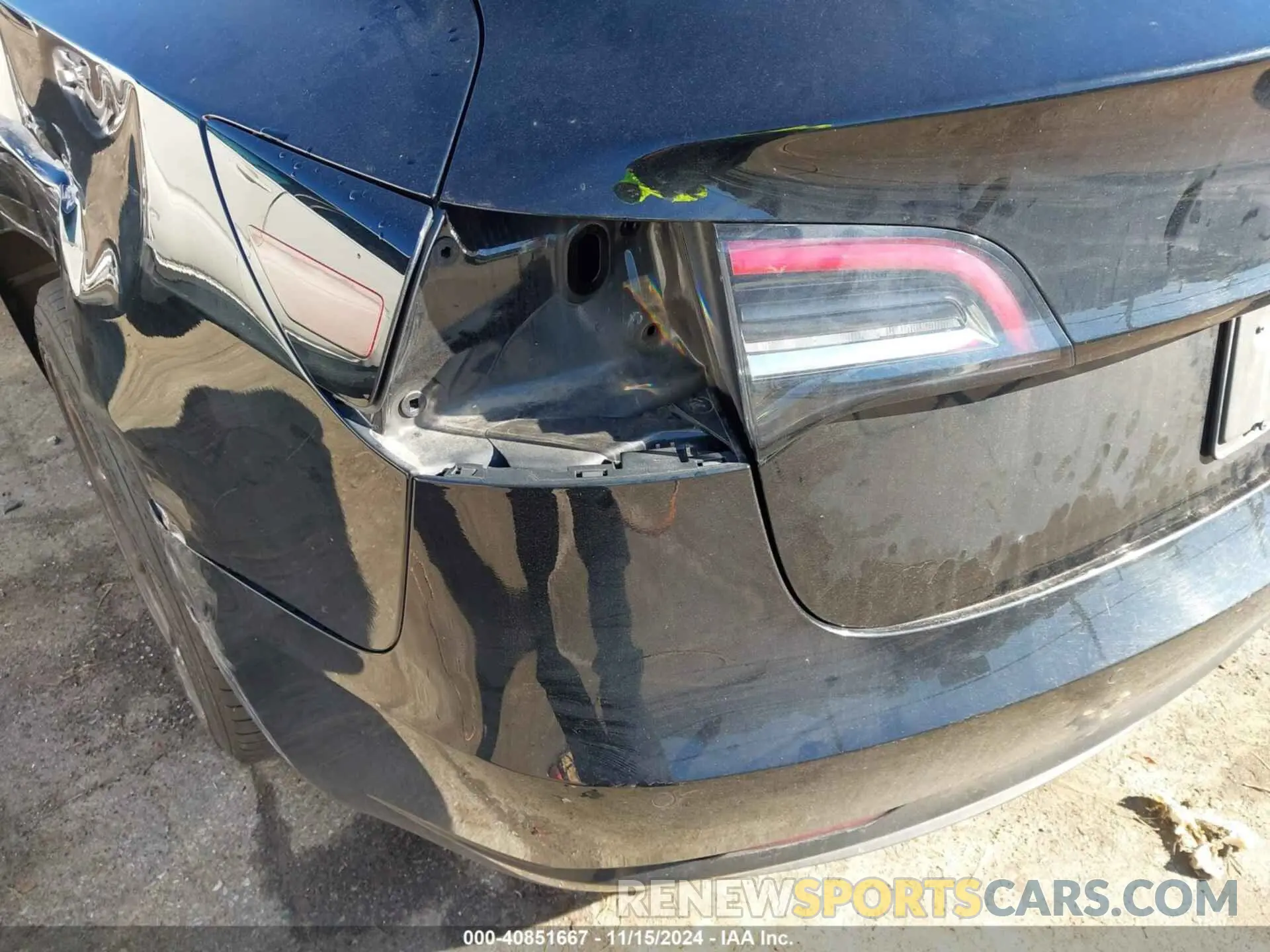 18 Photograph of a damaged car 5YJ3E1EB6KF385566 TESLA MODEL 3 2019