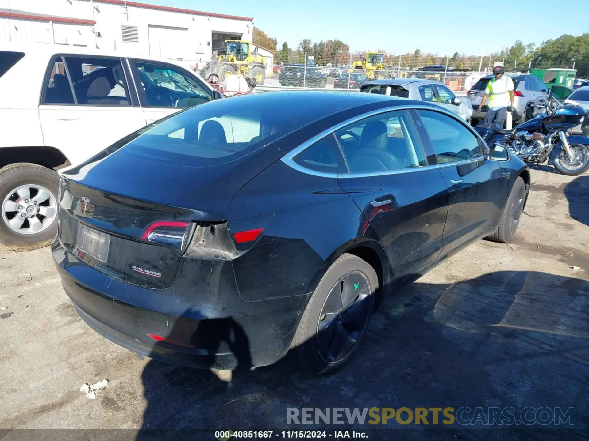 4 Photograph of a damaged car 5YJ3E1EB6KF385566 TESLA MODEL 3 2019