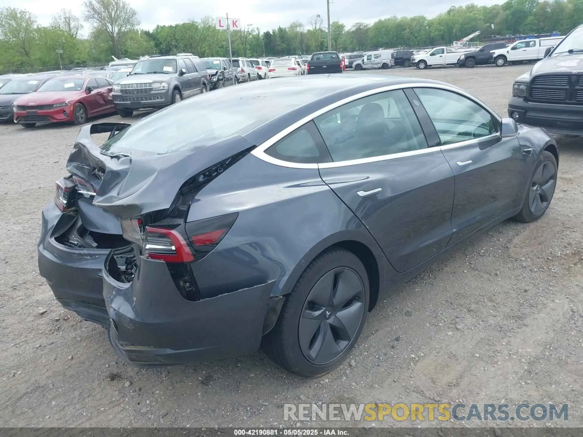 4 Photograph of a damaged car 5YJ3E1EB6KF432742 TESLA MODEL 3 2019