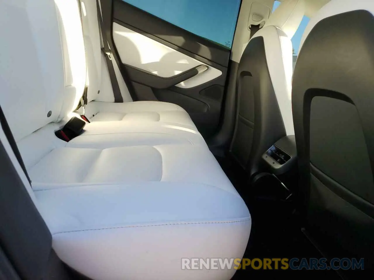 10 Photograph of a damaged car 5YJ3E1EB6KF440386 TESLA MODEL 3 2019