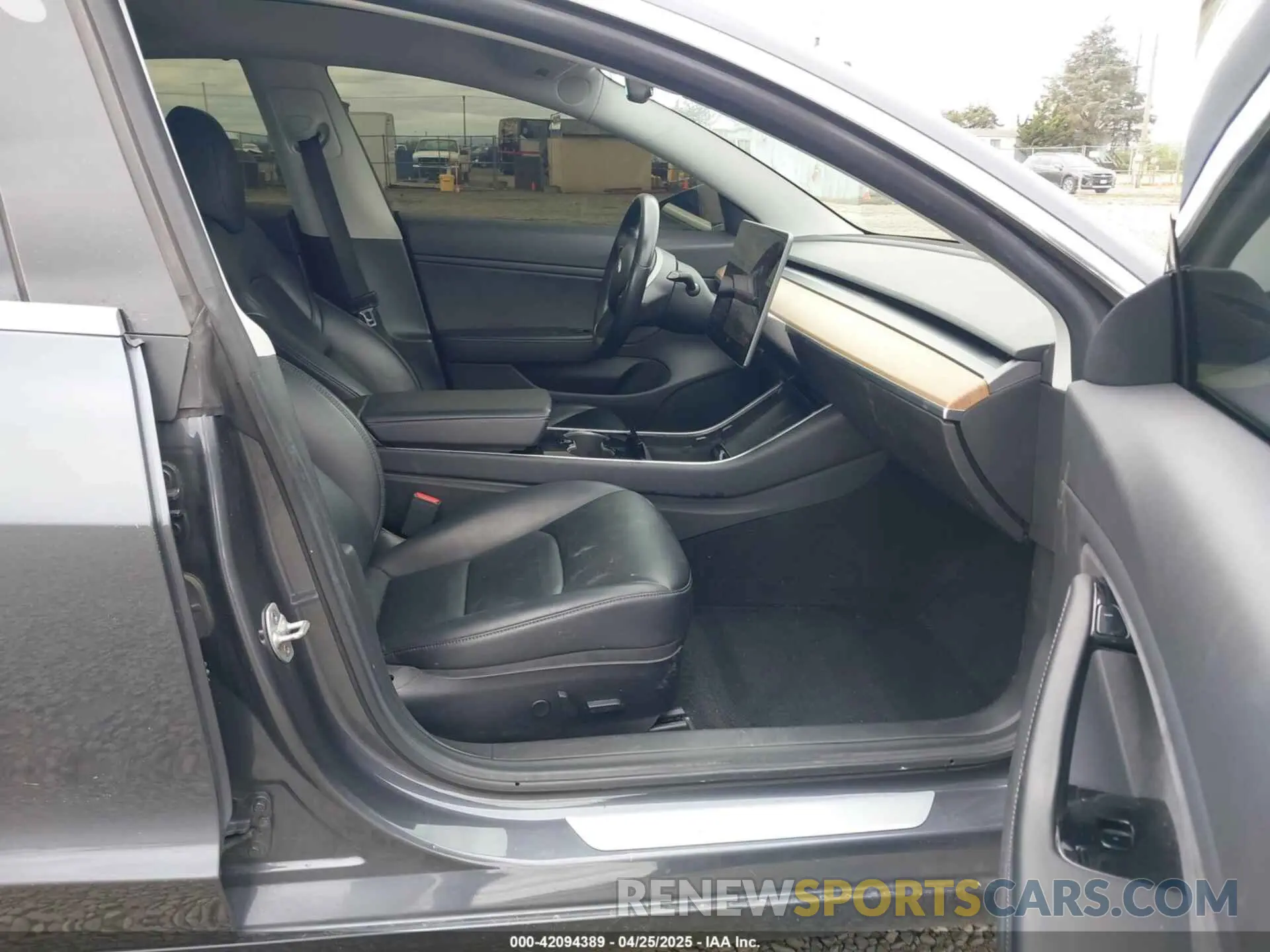 5 Photograph of a damaged car 5YJ3E1EB7KF205883 TESLA MODEL 3 2019