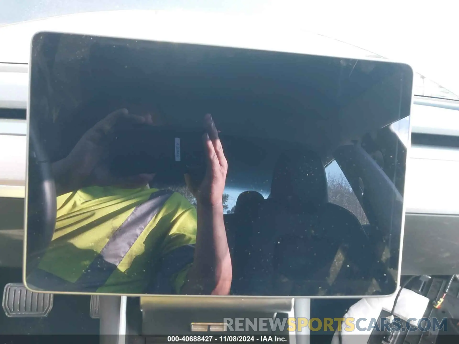 17 Photograph of a damaged car 5YJ3E1EB7KF210002 TESLA MODEL 3 2019