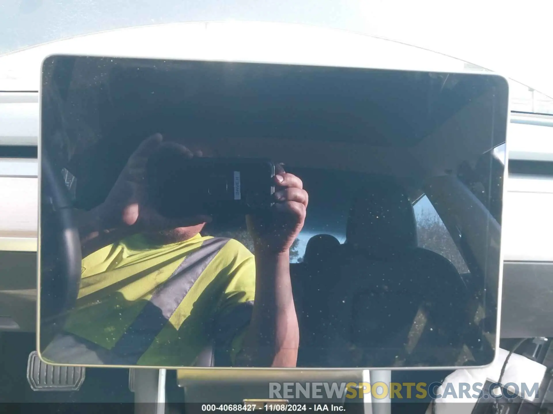 18 Photograph of a damaged car 5YJ3E1EB7KF210002 TESLA MODEL 3 2019