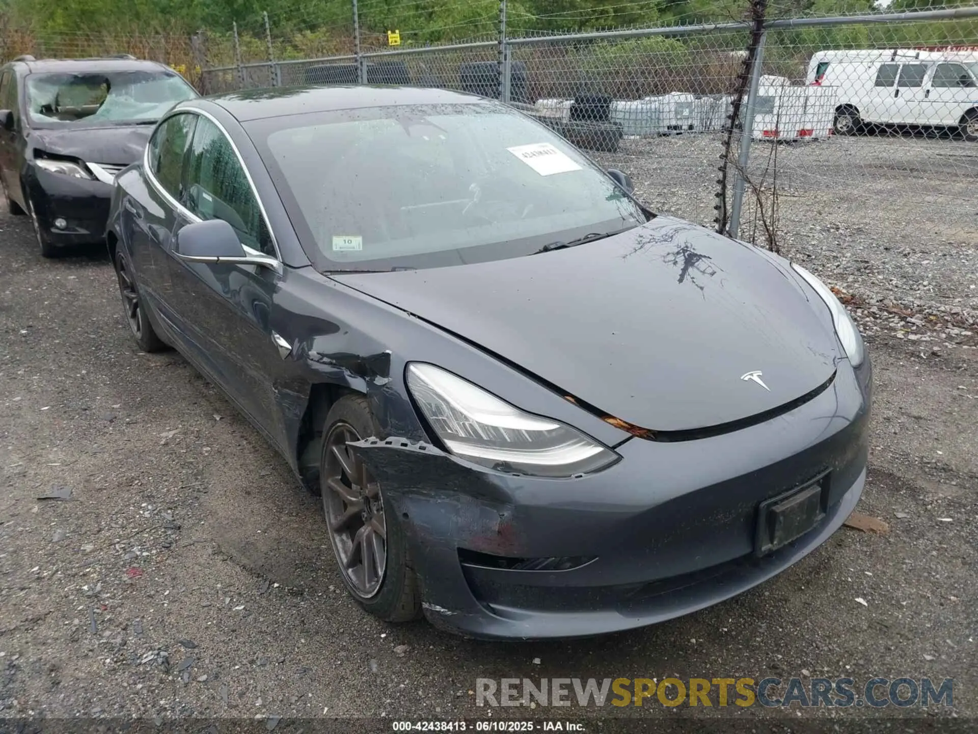 13 Photograph of a damaged car 5YJ3E1EB7KF413312 TESLA MODEL 3 2019