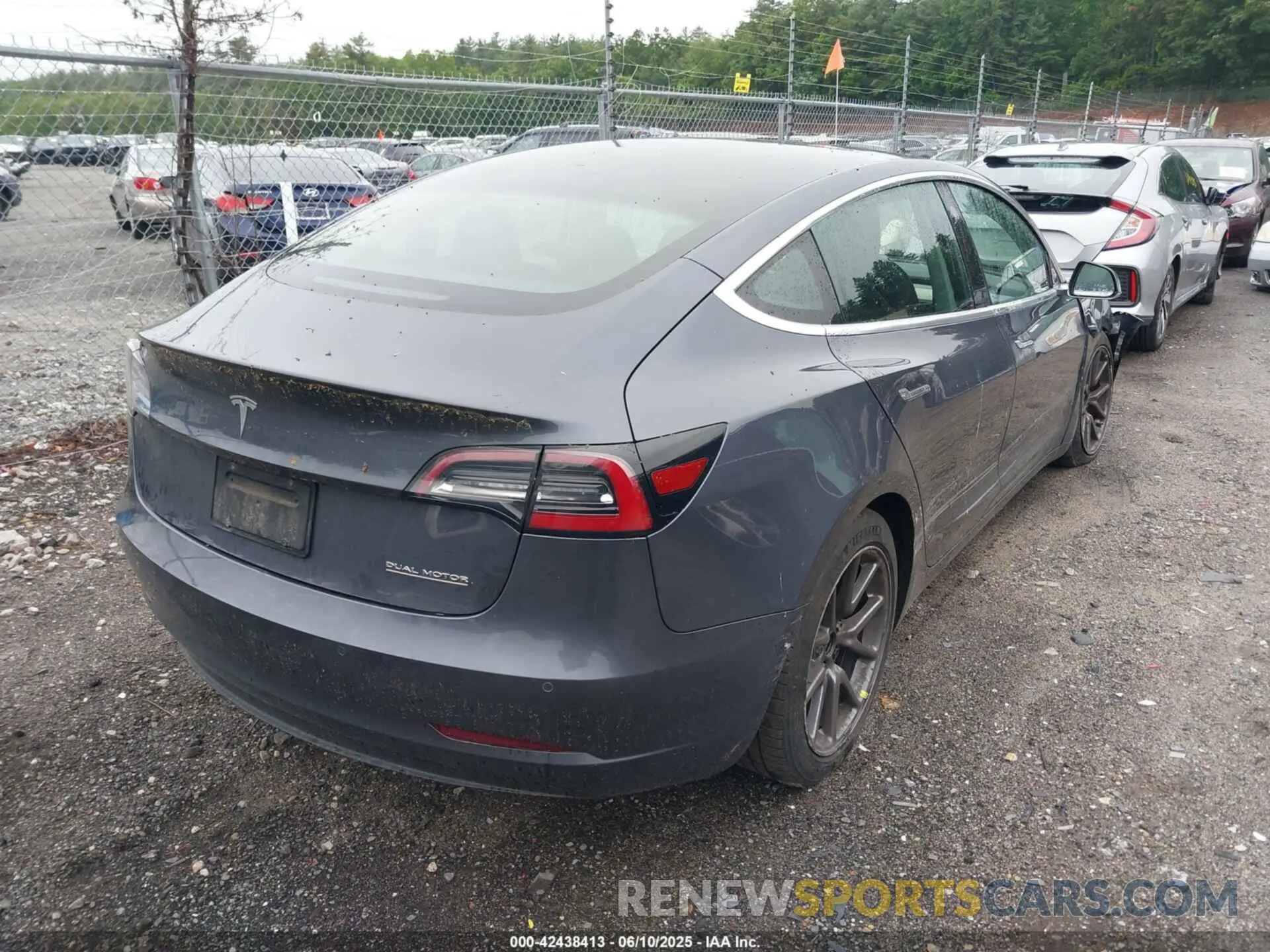 4 Photograph of a damaged car 5YJ3E1EB7KF413312 TESLA MODEL 3 2019