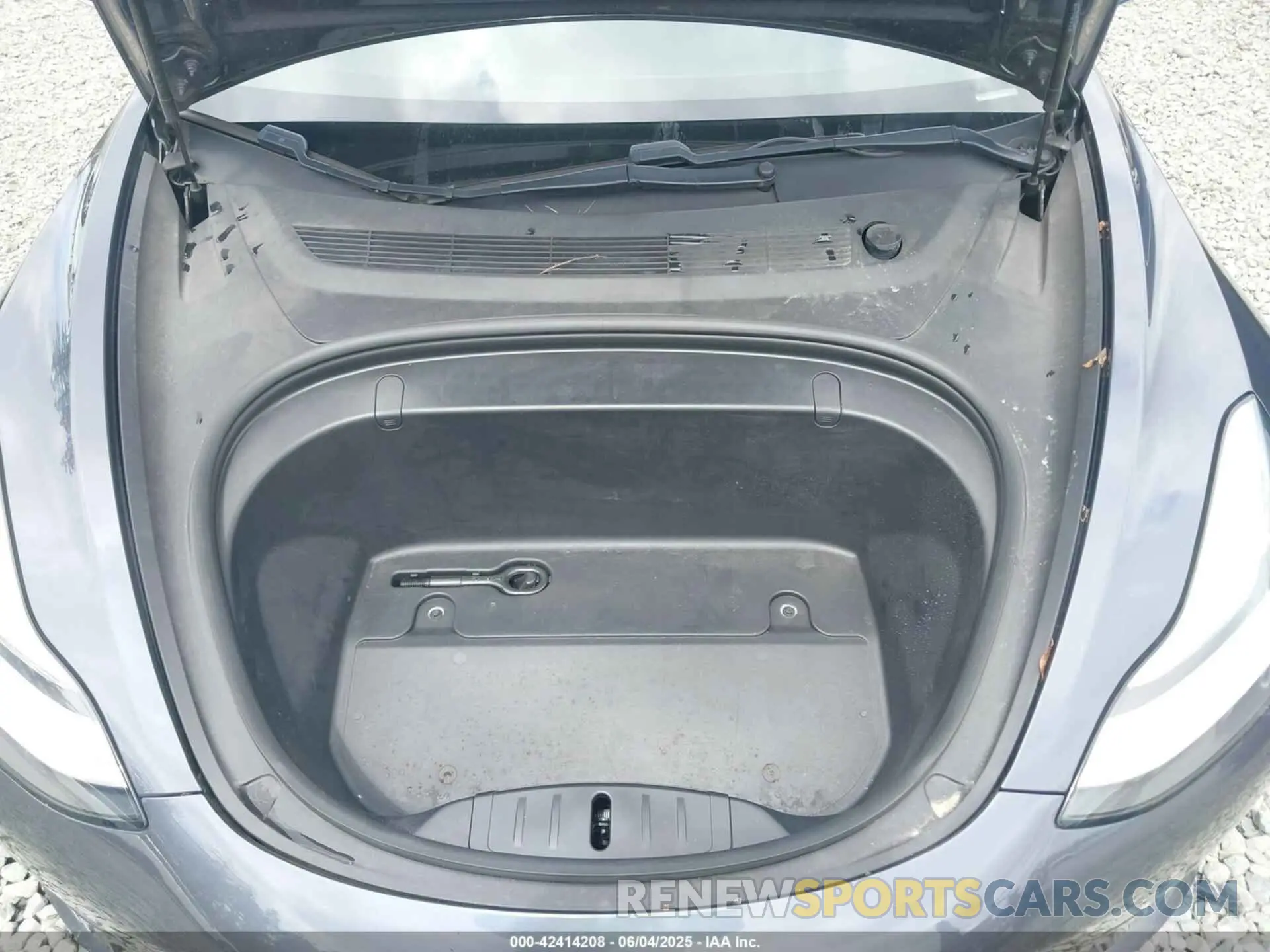 10 Photograph of a damaged car 5YJ3E1EB7KF482310 TESLA MODEL 3 2019