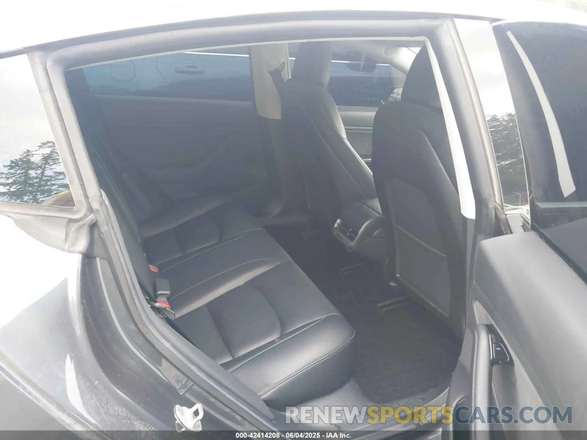 8 Photograph of a damaged car 5YJ3E1EB7KF482310 TESLA MODEL 3 2019