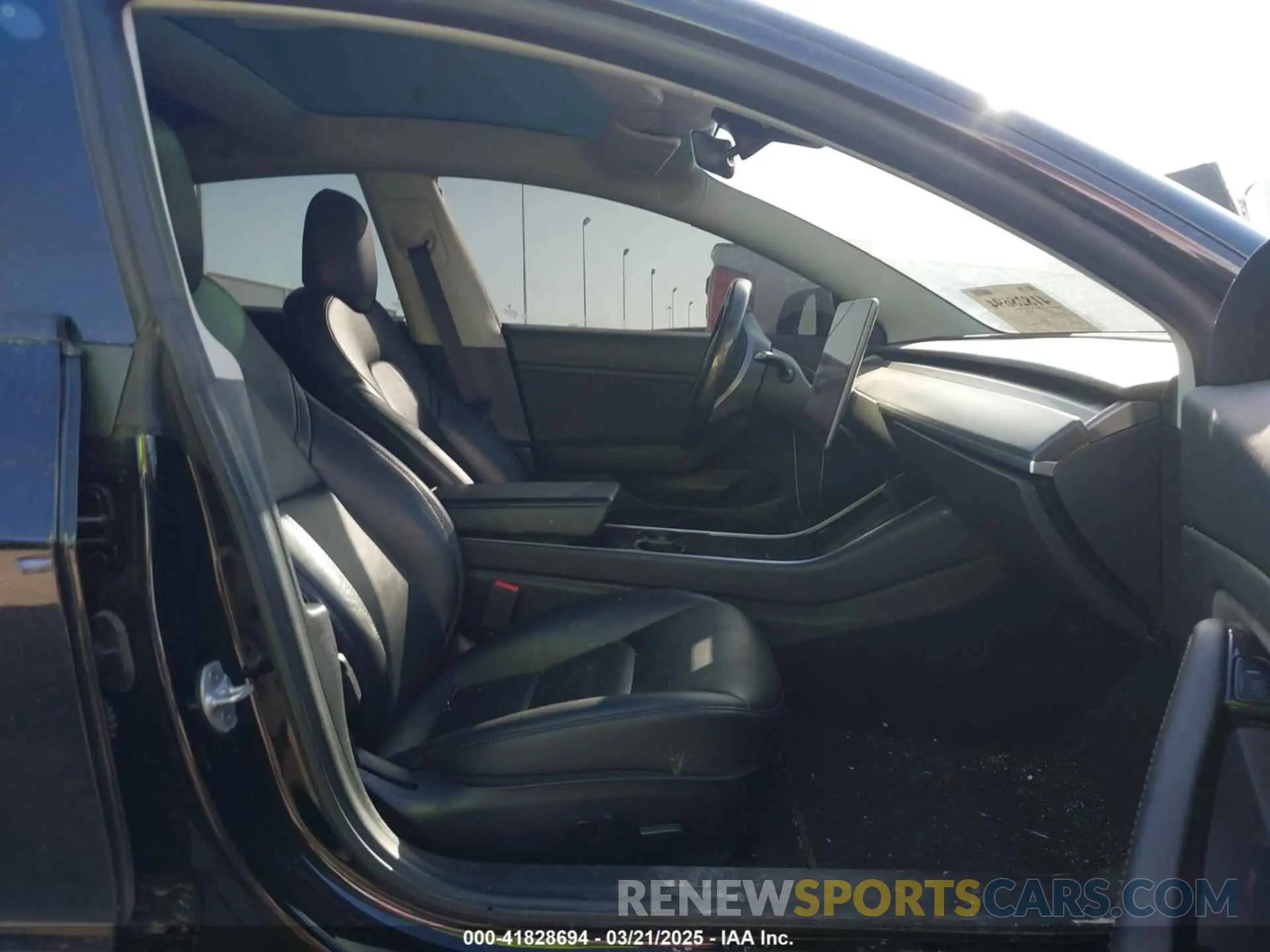 5 Photograph of a damaged car 5YJ3E1EB8KF208923 TESLA MODEL 3 2019