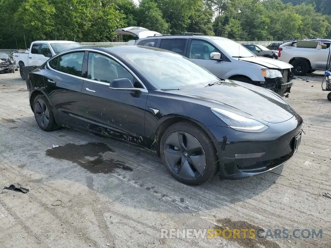 4 Photograph of a damaged car 5YJ3E1EB8KF208971 TESLA MODEL 3 2019