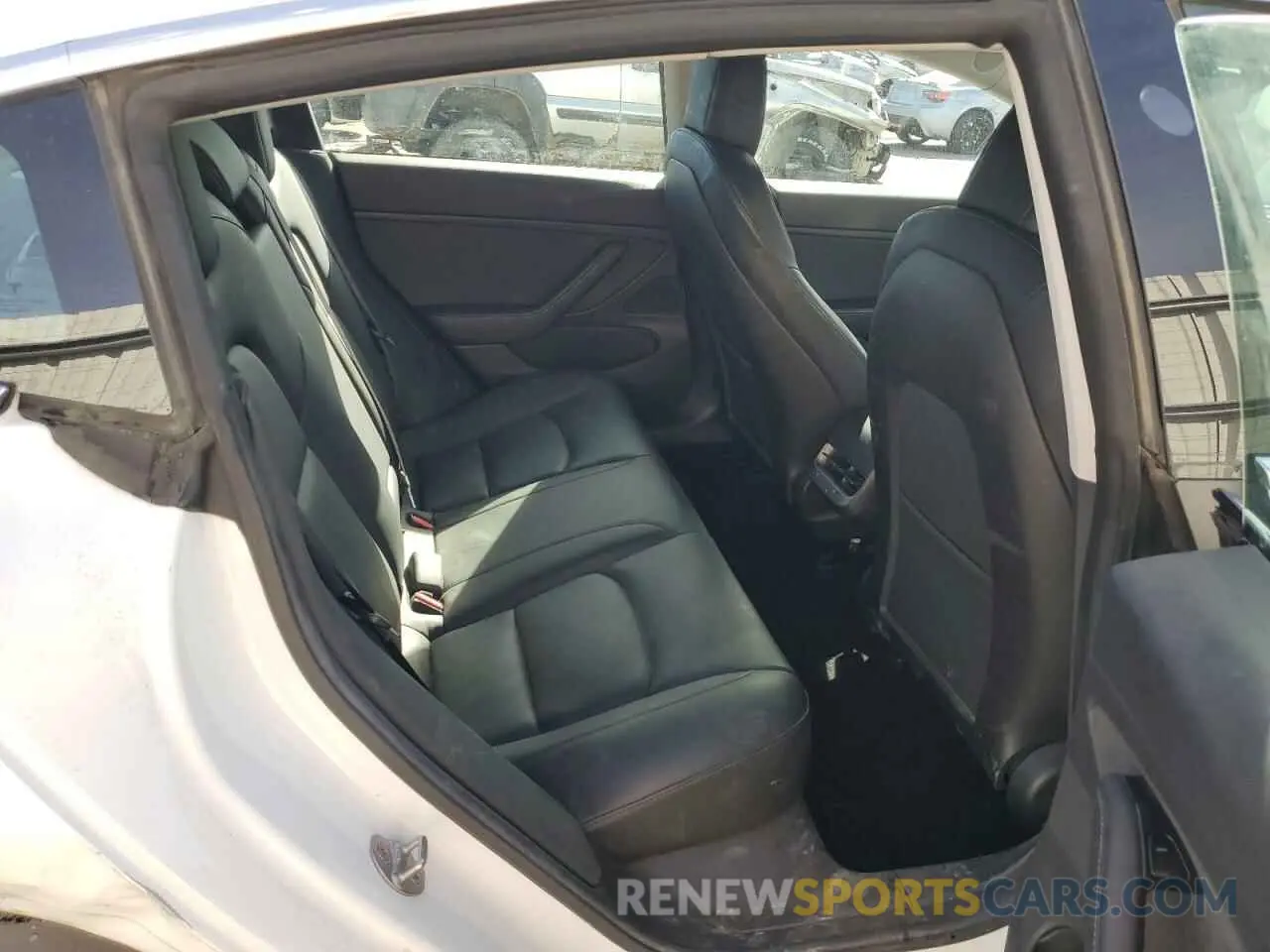 10 Photograph of a damaged car 5YJ3E1EB8KF393250 TESLA MODEL 3 2019