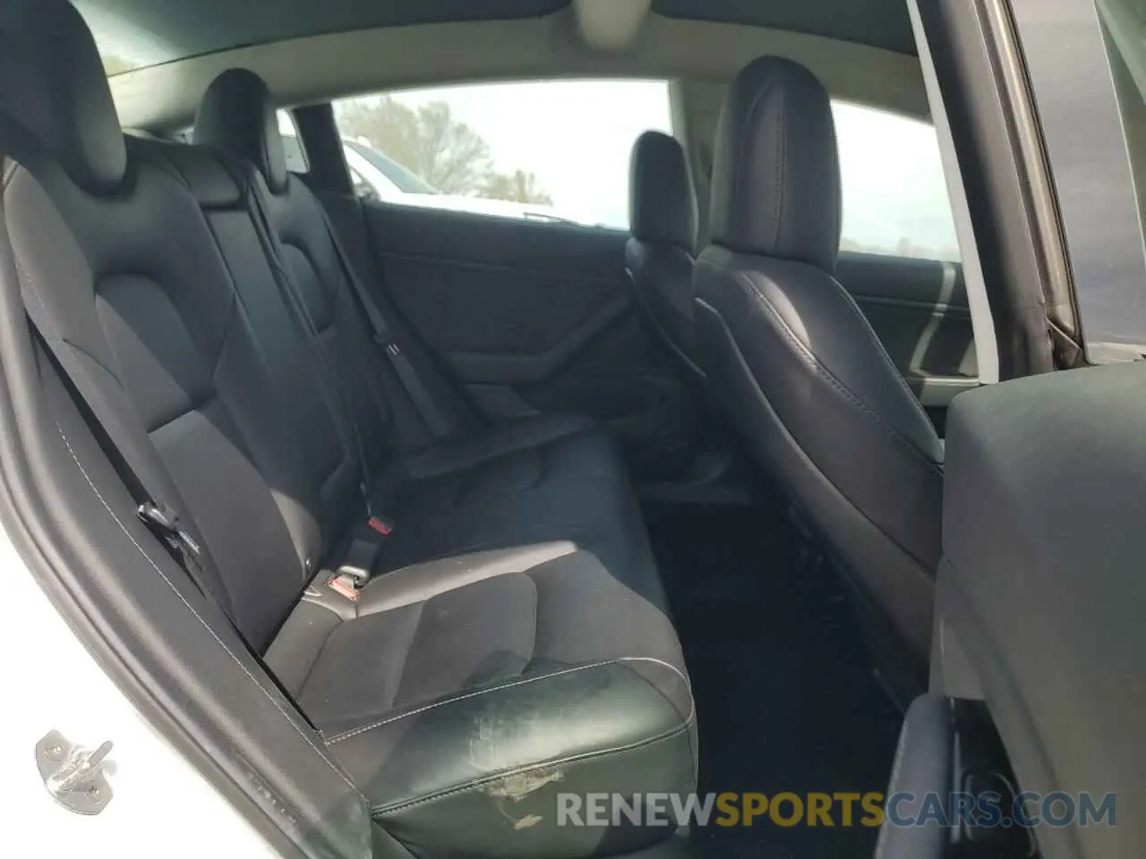10 Photograph of a damaged car 5YJ3E1EB8KF493929 TESLA MODEL 3 2019