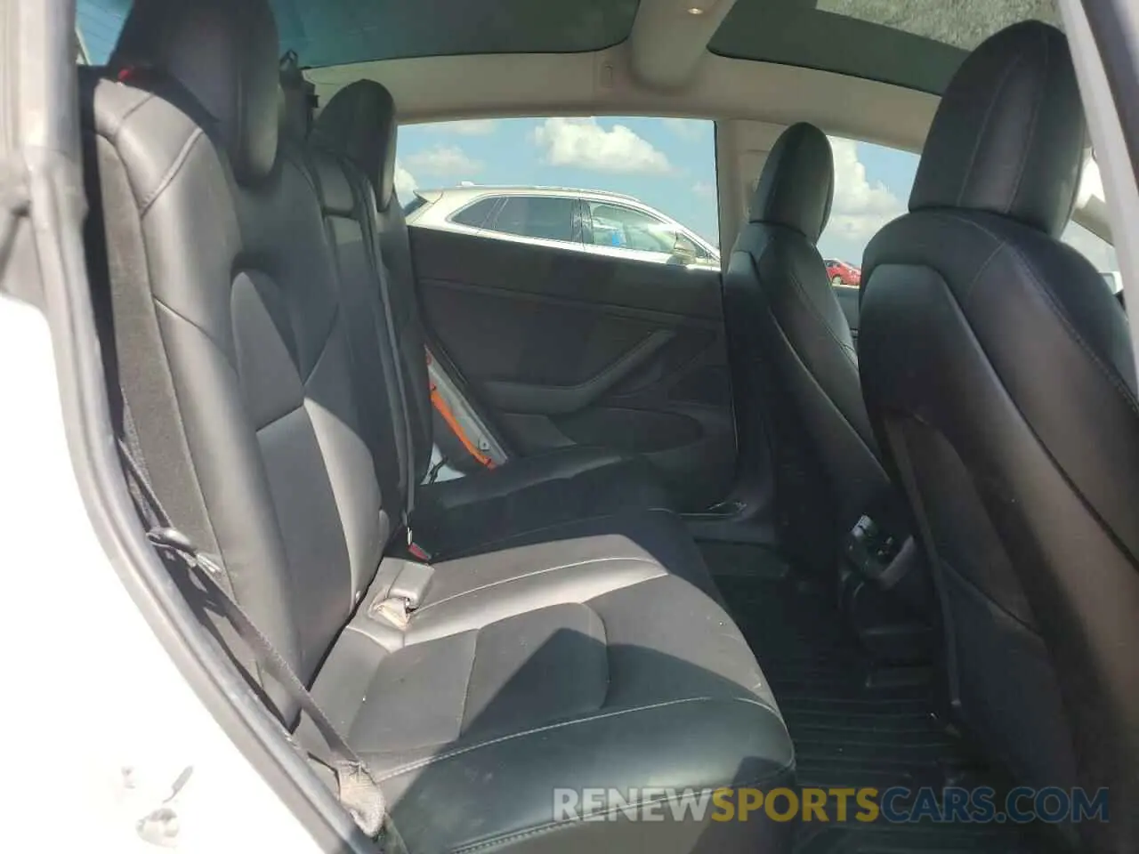 10 Photograph of a damaged car 5YJ3E1EB8KF493980 TESLA MODEL 3 2019
