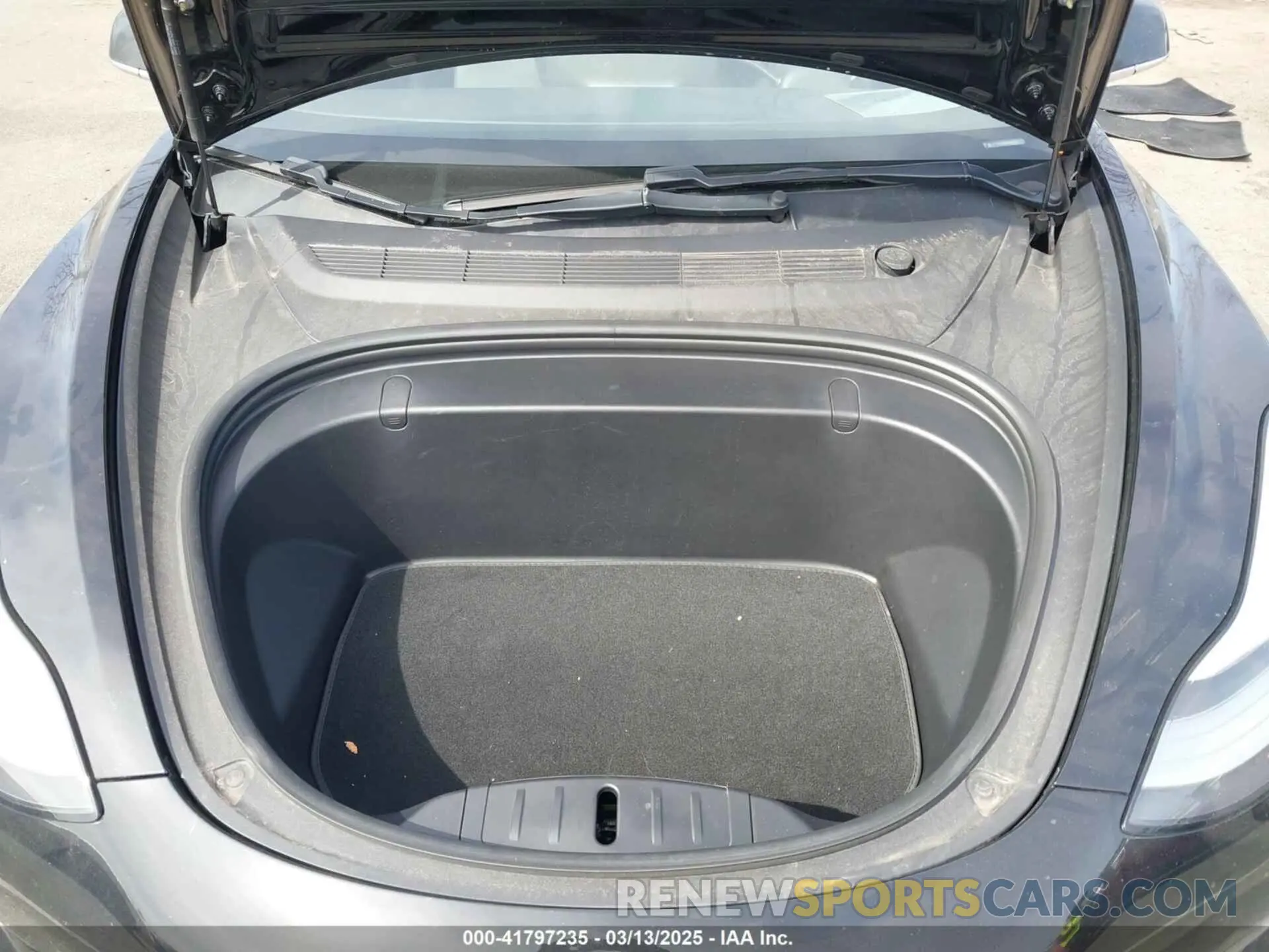 10 Photograph of a damaged car 5YJ3E1EB9KF359270 TESLA MODEL 3 2019