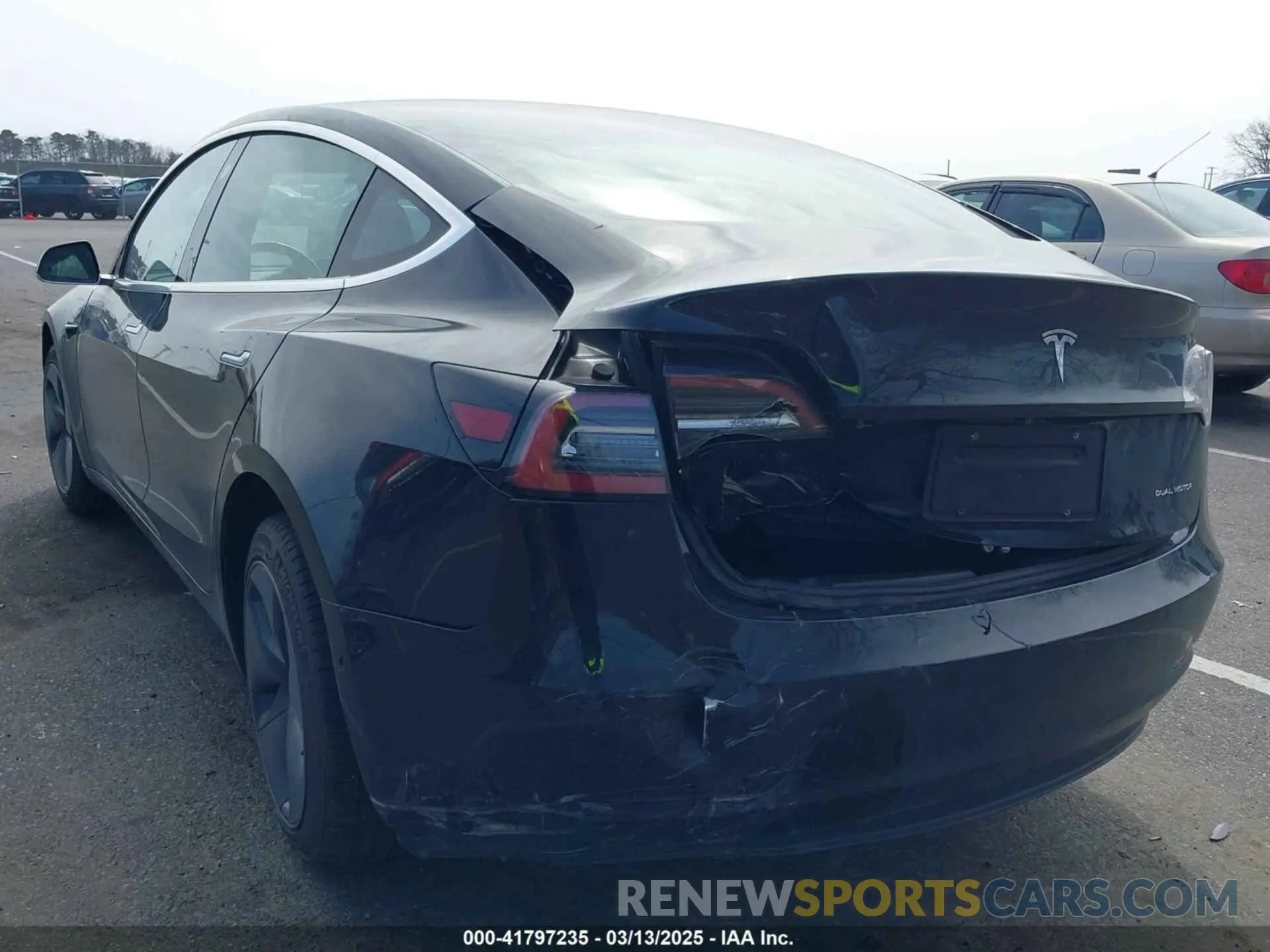 3 Photograph of a damaged car 5YJ3E1EB9KF359270 TESLA MODEL 3 2019