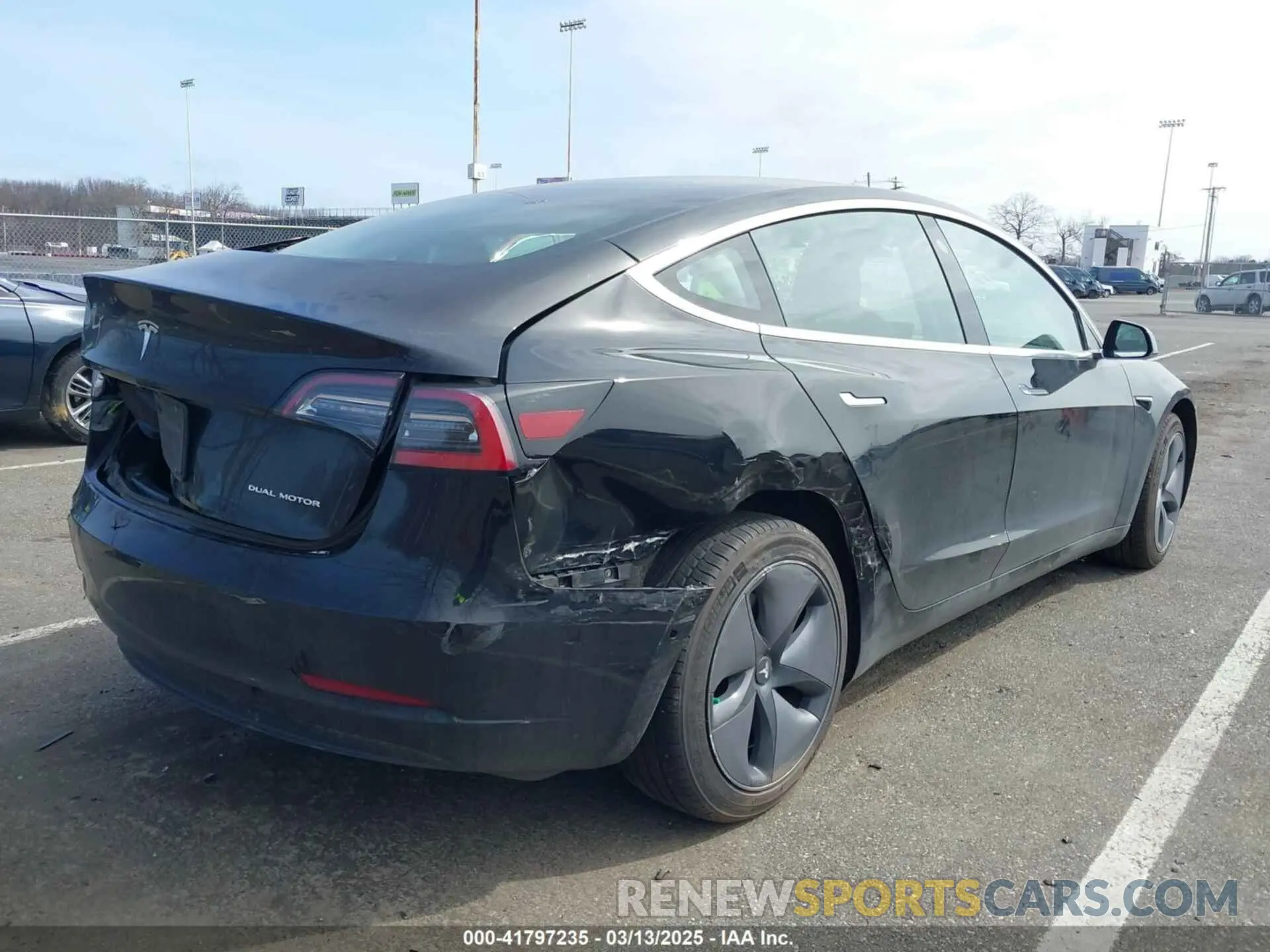 4 Photograph of a damaged car 5YJ3E1EB9KF359270 TESLA MODEL 3 2019