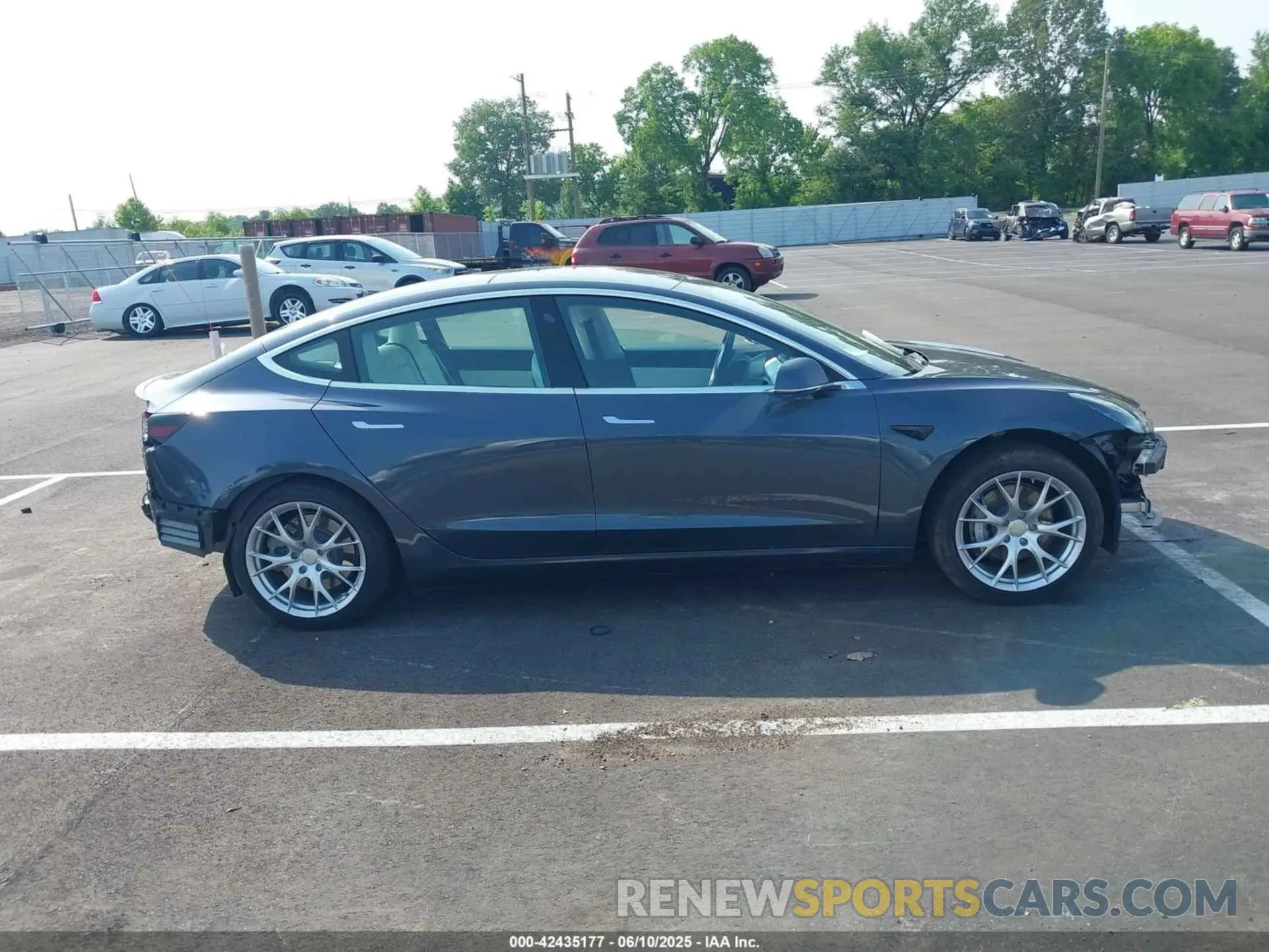 13 Photograph of a damaged car 5YJ3E1EB9KF391698 TESLA MODEL 3 2019