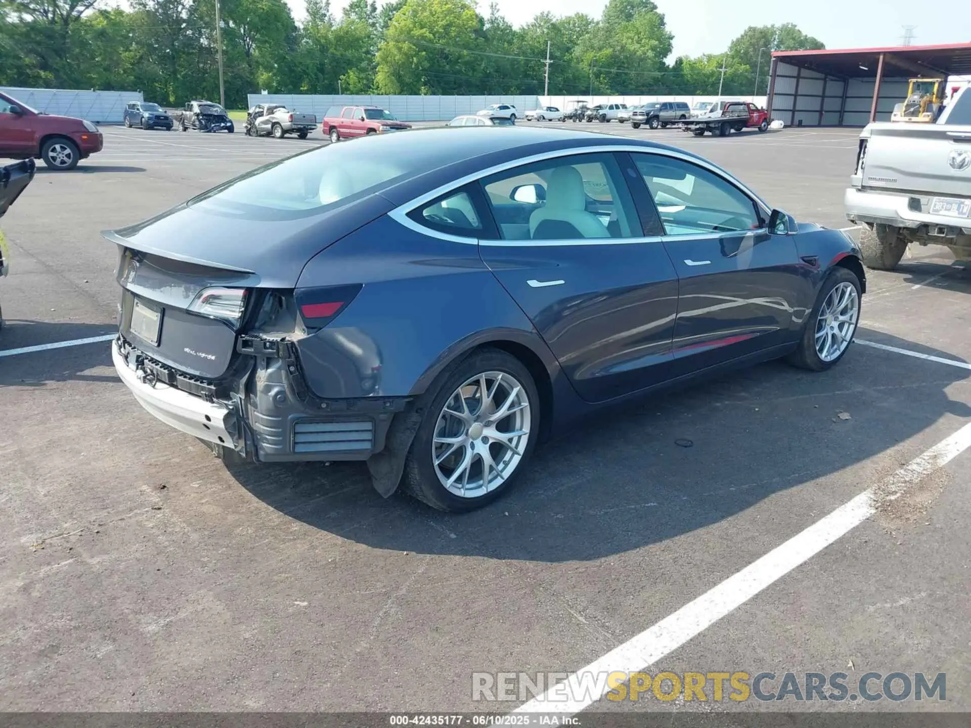 4 Photograph of a damaged car 5YJ3E1EB9KF391698 TESLA MODEL 3 2019