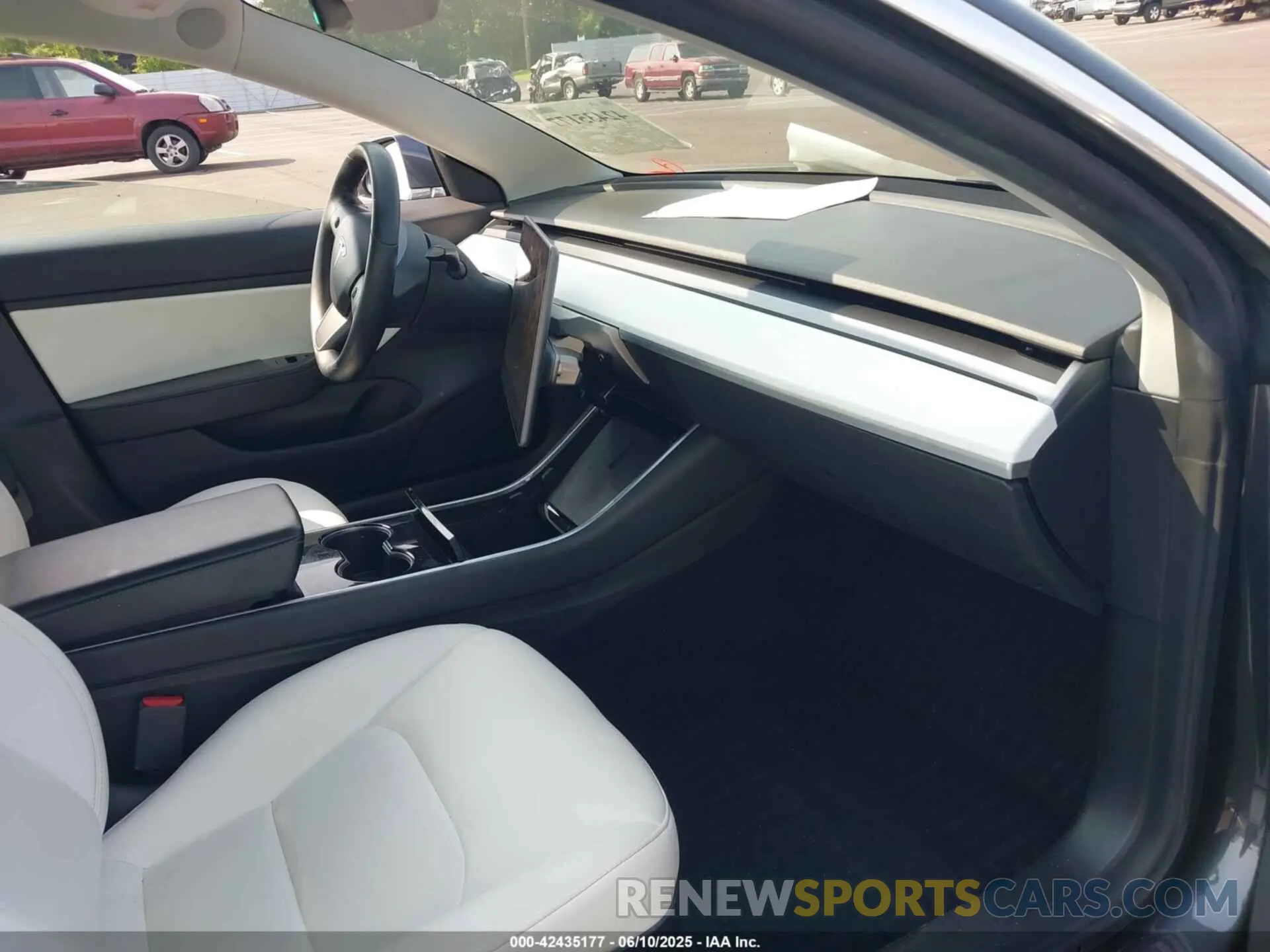 5 Photograph of a damaged car 5YJ3E1EB9KF391698 TESLA MODEL 3 2019