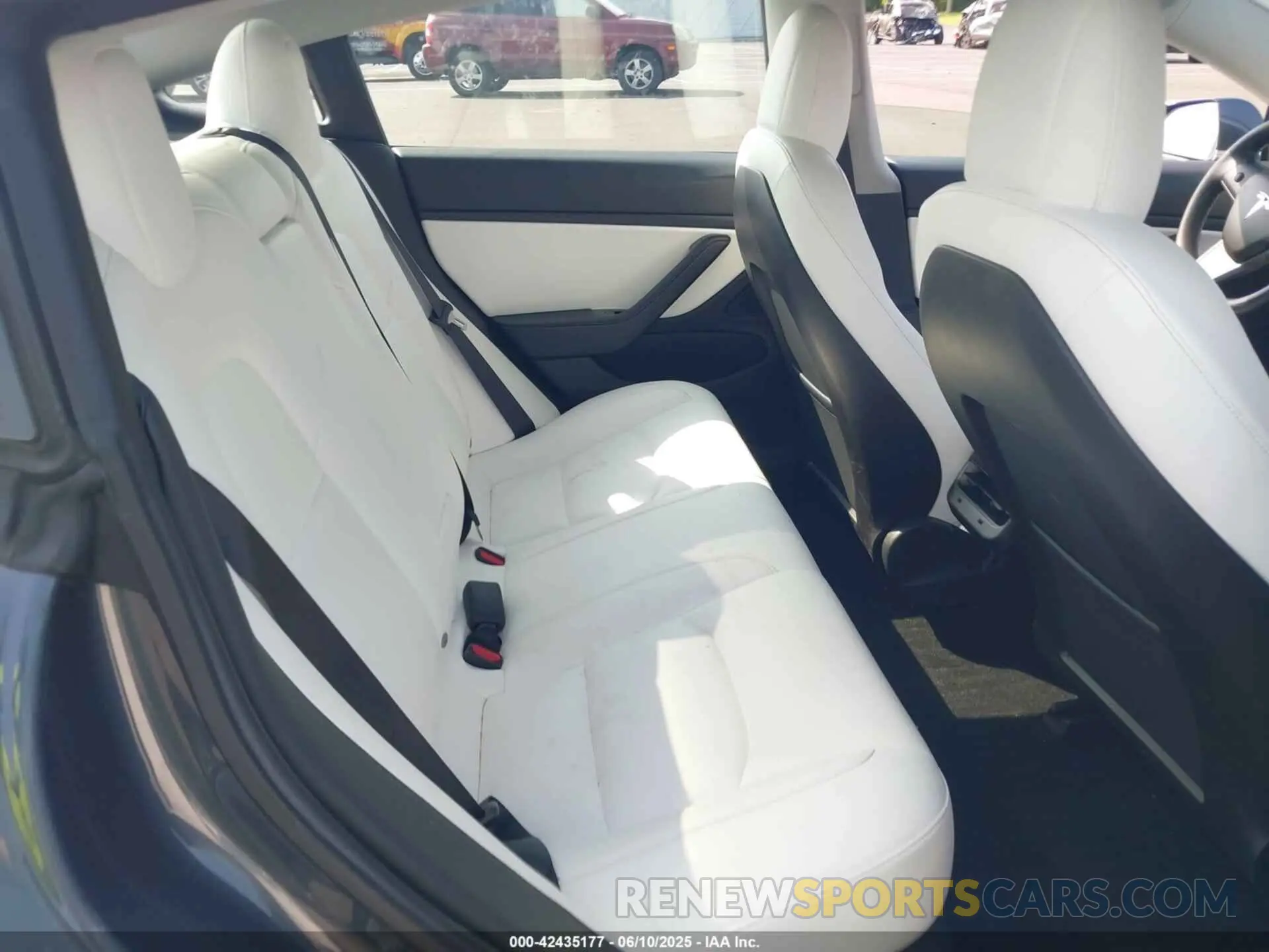 8 Photograph of a damaged car 5YJ3E1EB9KF391698 TESLA MODEL 3 2019