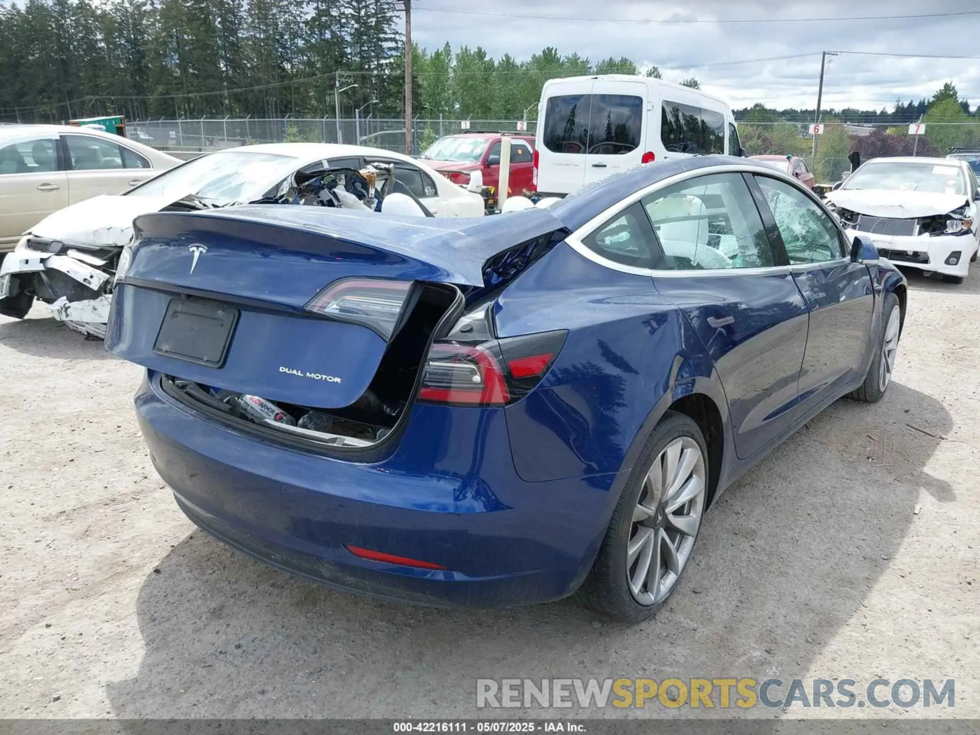 4 Photograph of a damaged car 5YJ3E1EB9KF392091 TESLA MODEL 3 2019
