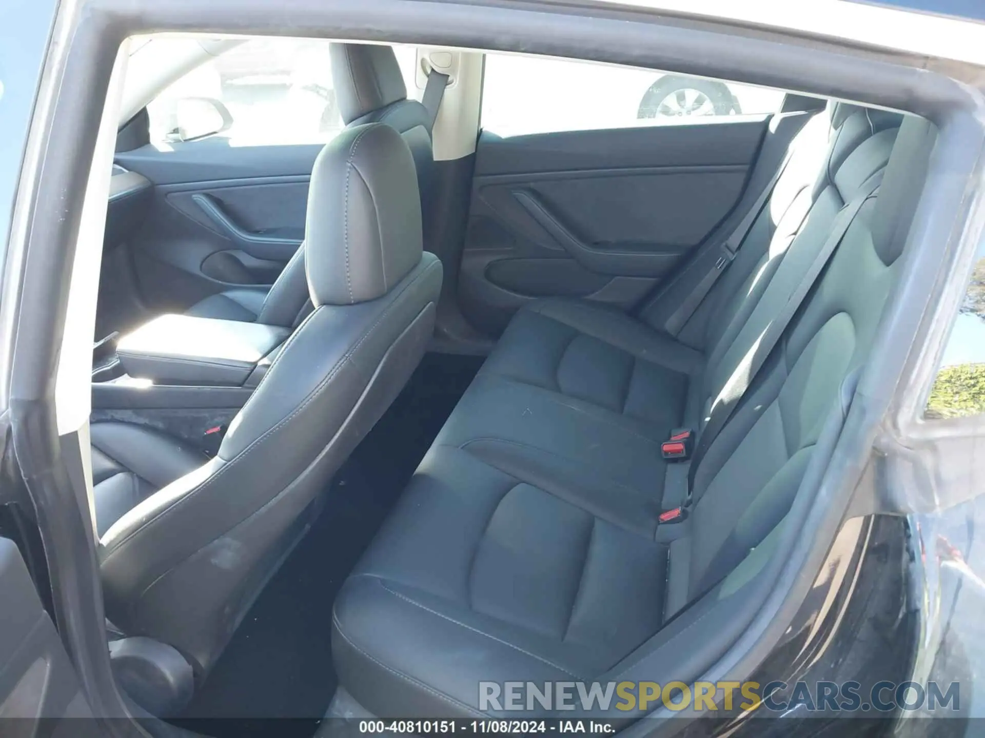 8 Photograph of a damaged car 5YJ3E1EB9KF425655 TESLA MODEL 3 2019